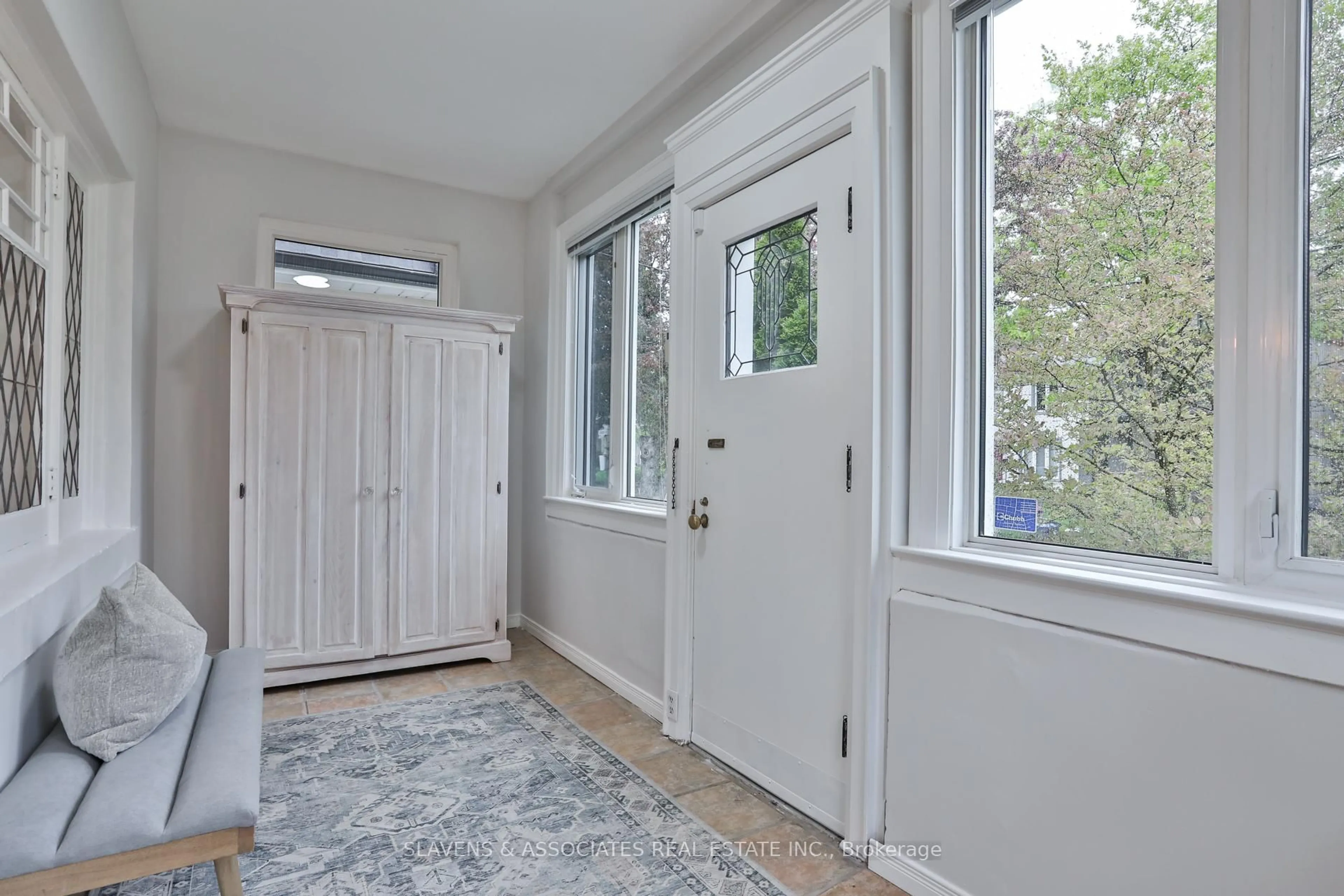 Indoor entryway for 50 Jedburgh Rd, Toronto Ontario M5M 3J7