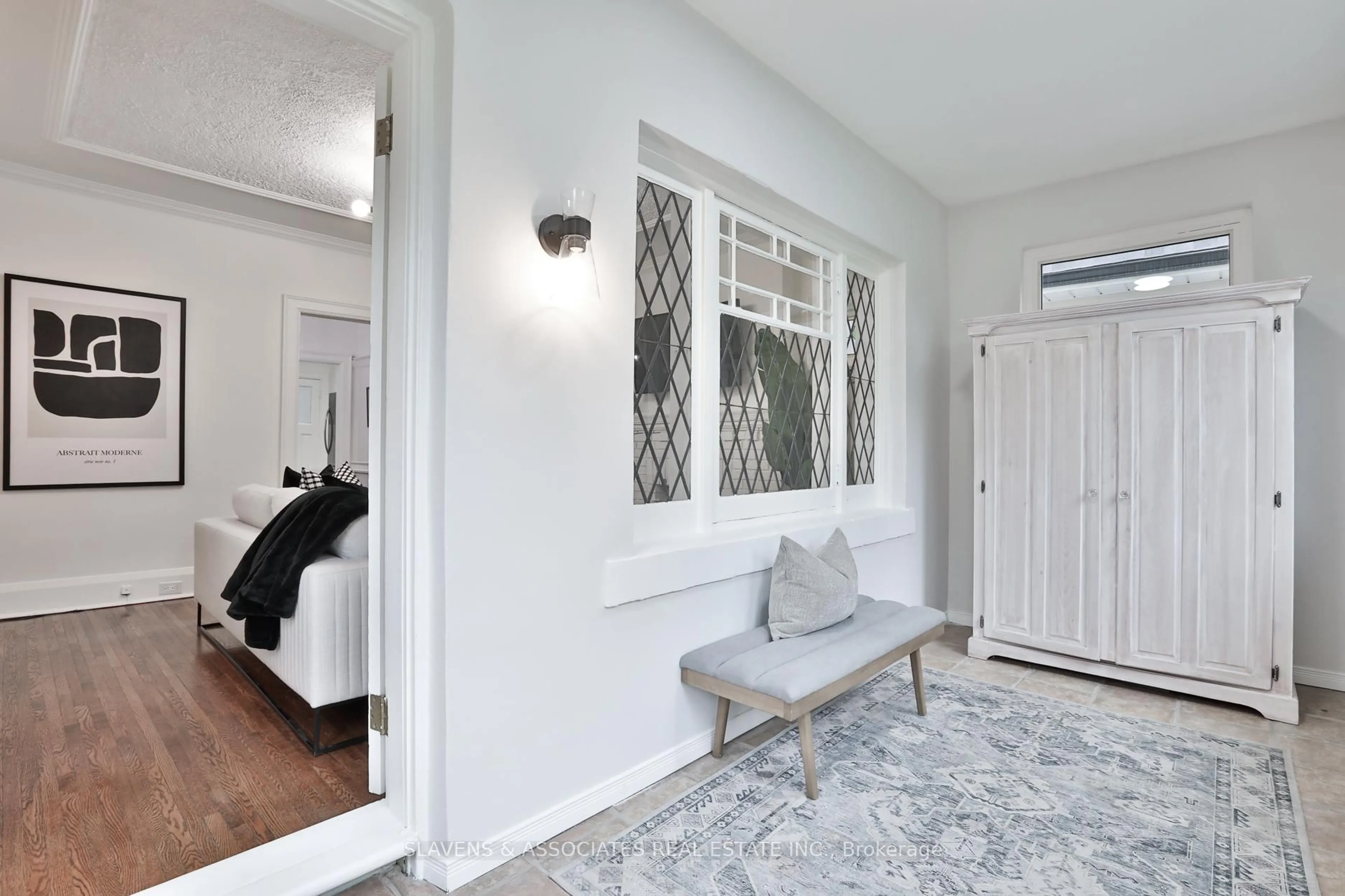 Indoor entryway for 50 Jedburgh Rd, Toronto Ontario M5M 3J7
