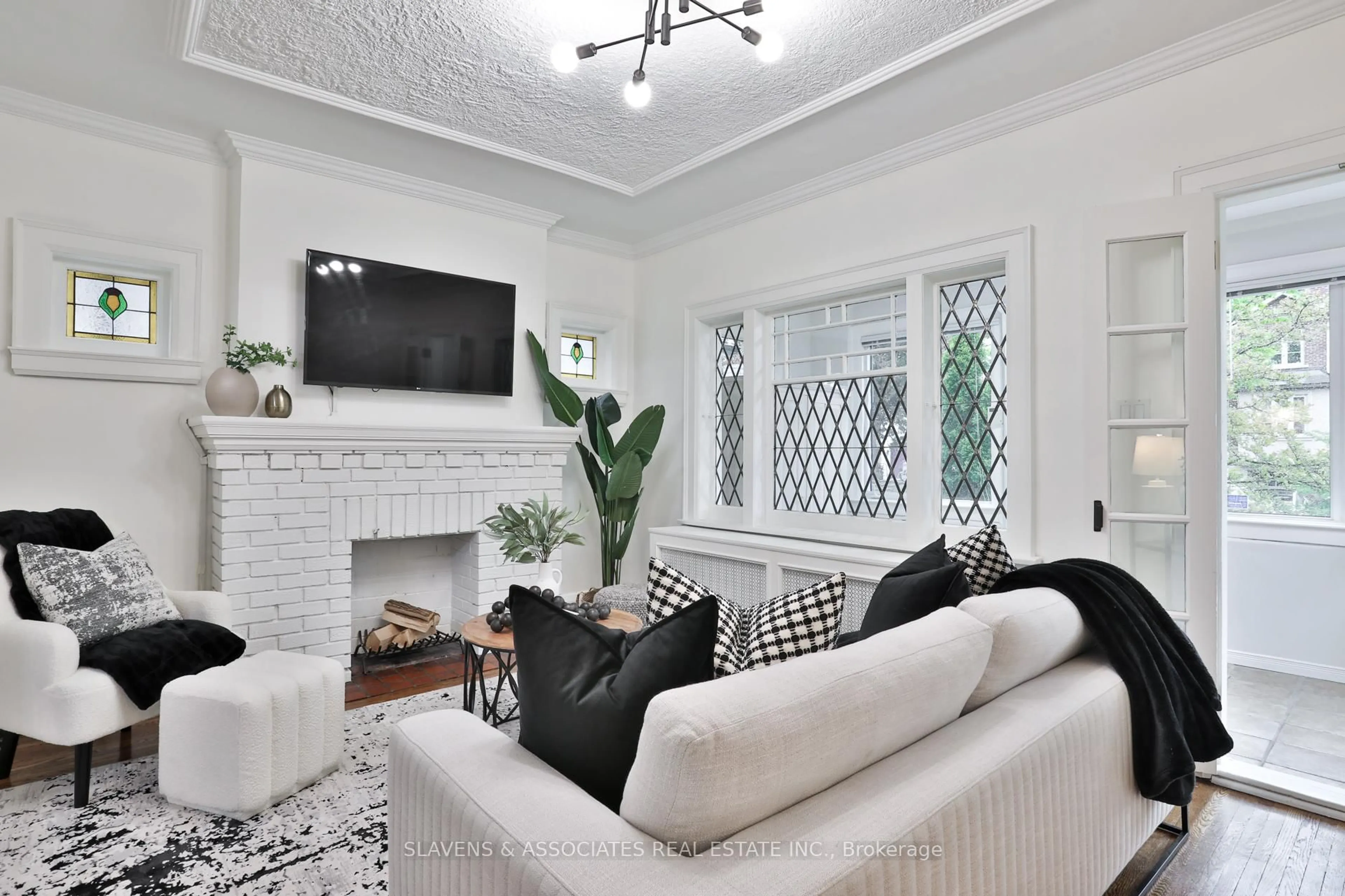 Living room with furniture, unknown for 50 Jedburgh Rd, Toronto Ontario M5M 3J7