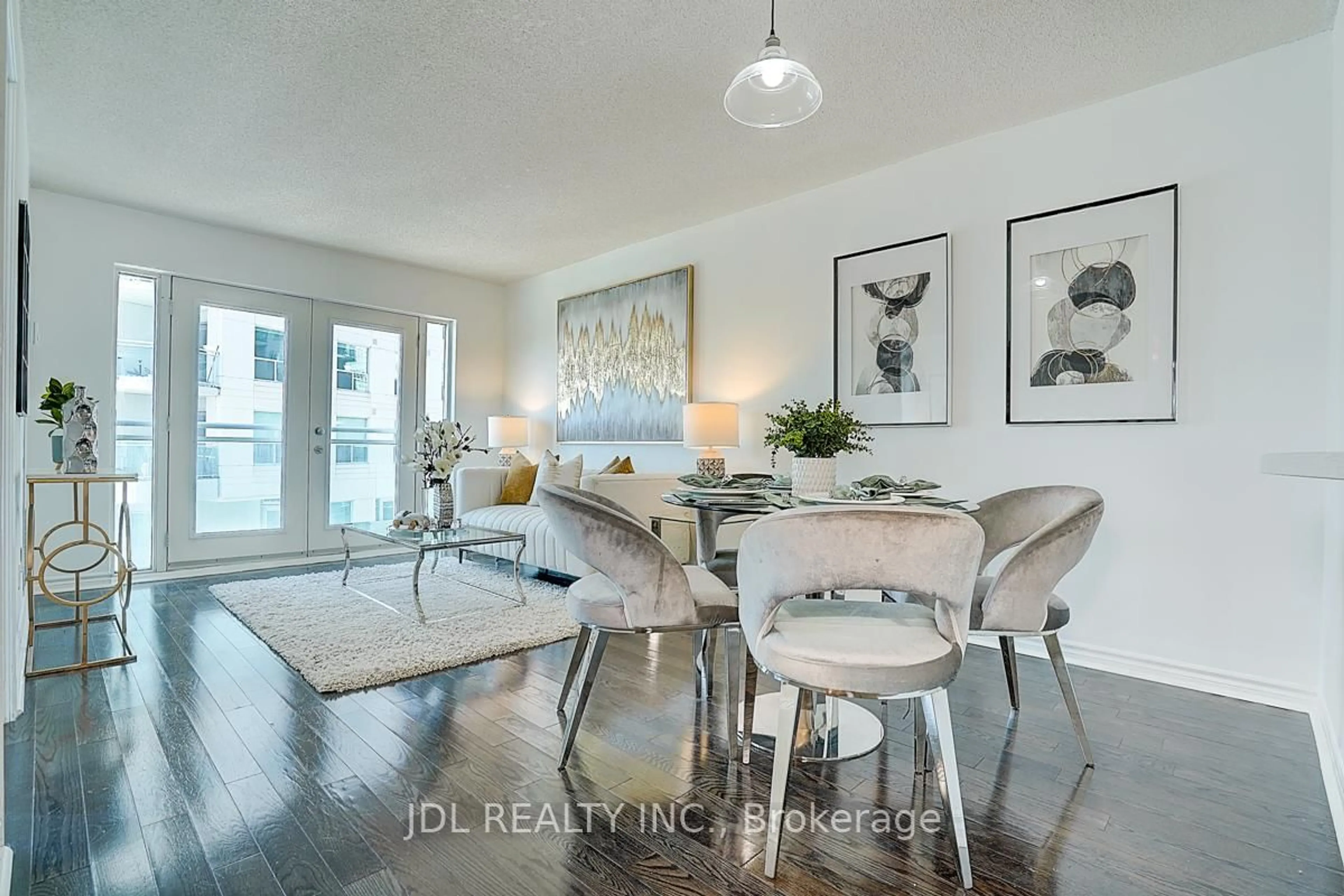 Dining room, wood/laminate floor for 600 Queens Quay #711, Toronto Ontario M5V 3M3