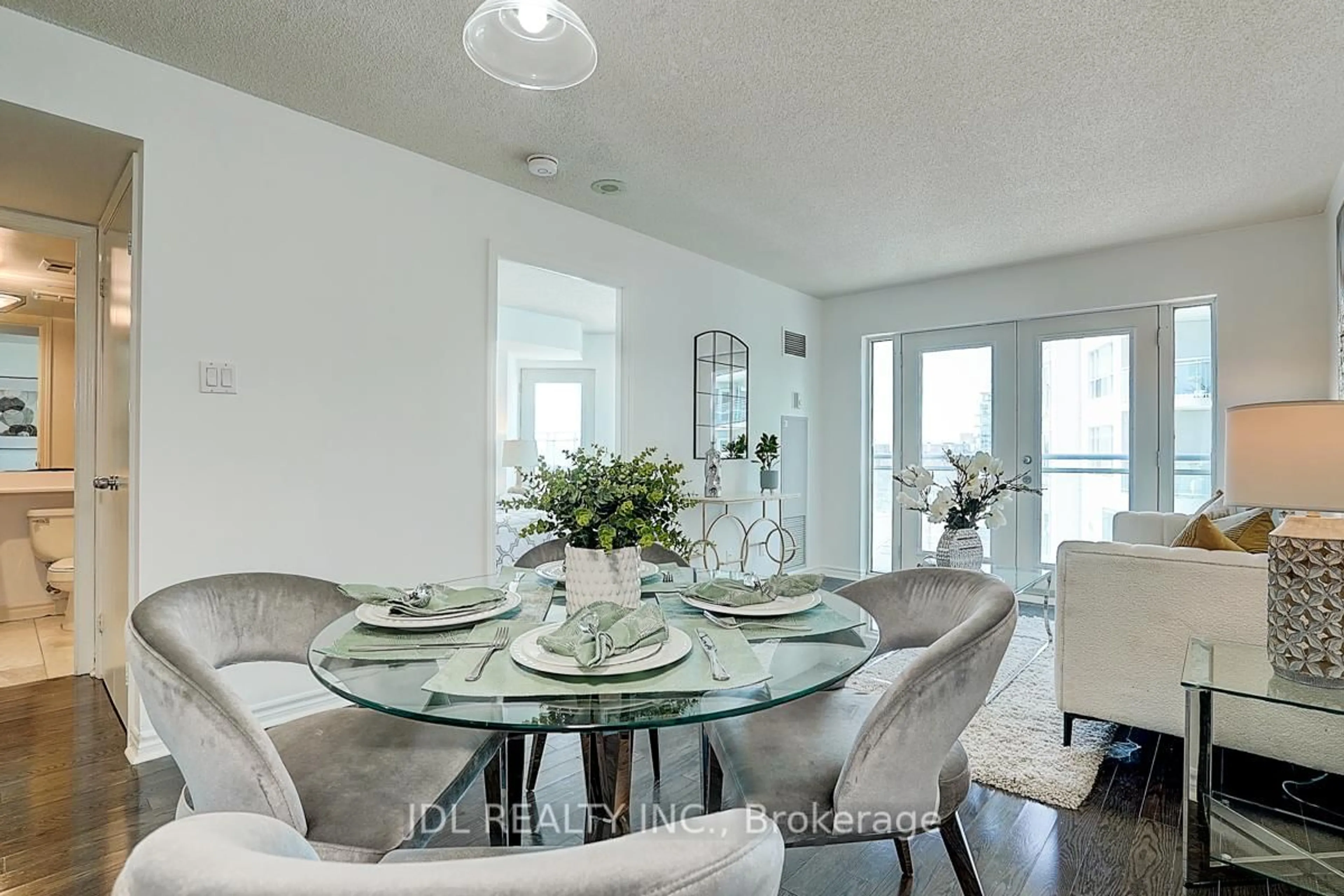 Dining room, unknown for 600 Queens Quay #711, Toronto Ontario M5V 3M3