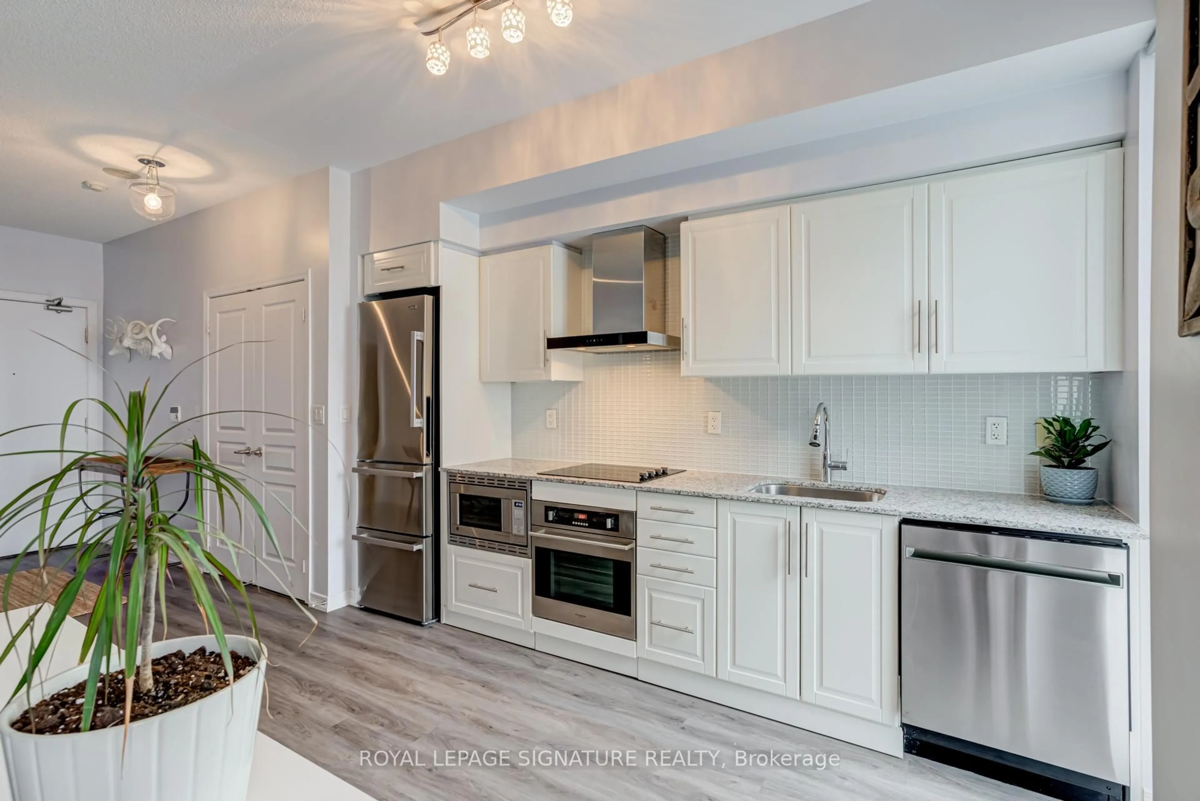 Open concept kitchen, unknown for 352 Front St #2108, Toronto Ontario M5V 0K3
