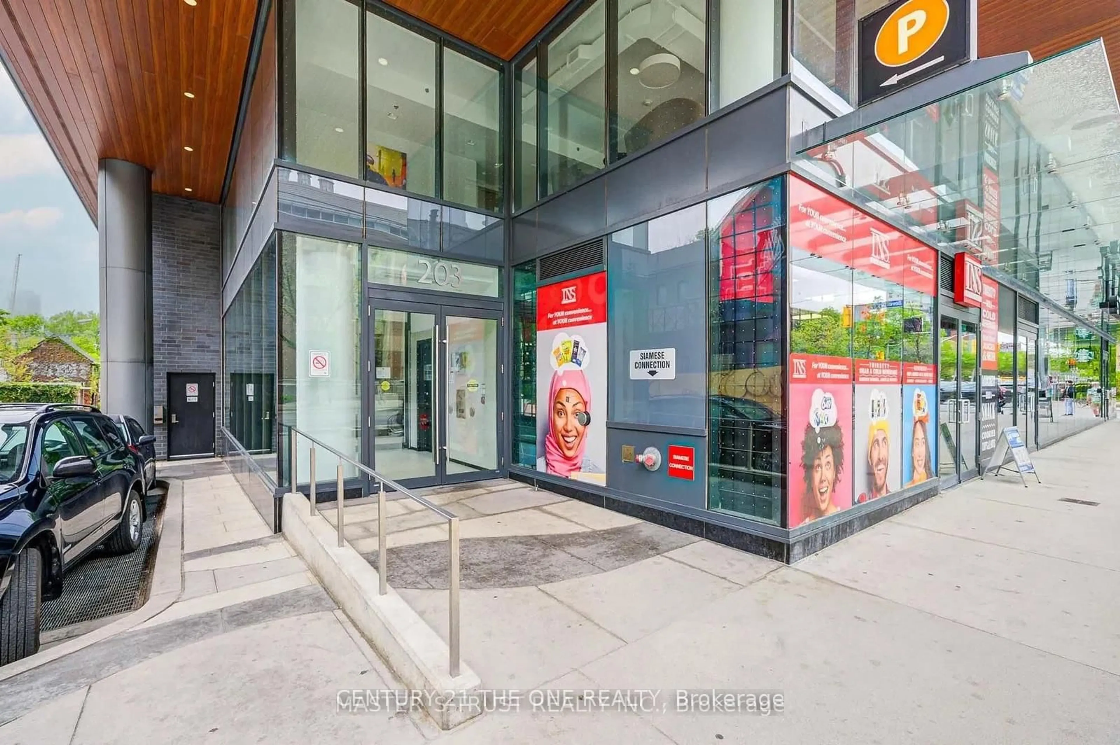 Indoor foyer for 203 College St #509, Toronto Ontario M5T 1P9