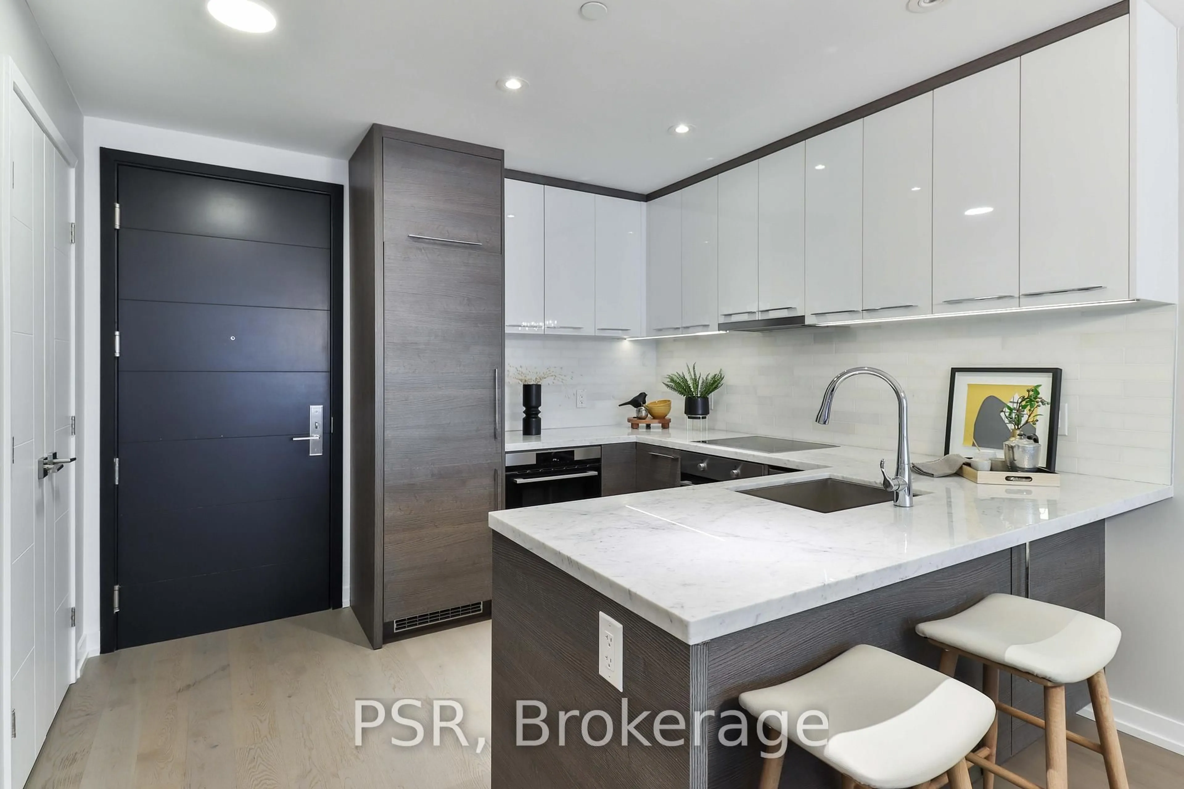 Contemporary kitchen, unknown for 488 University Ave Ave #3415, Toronto Ontario M5G 0C1