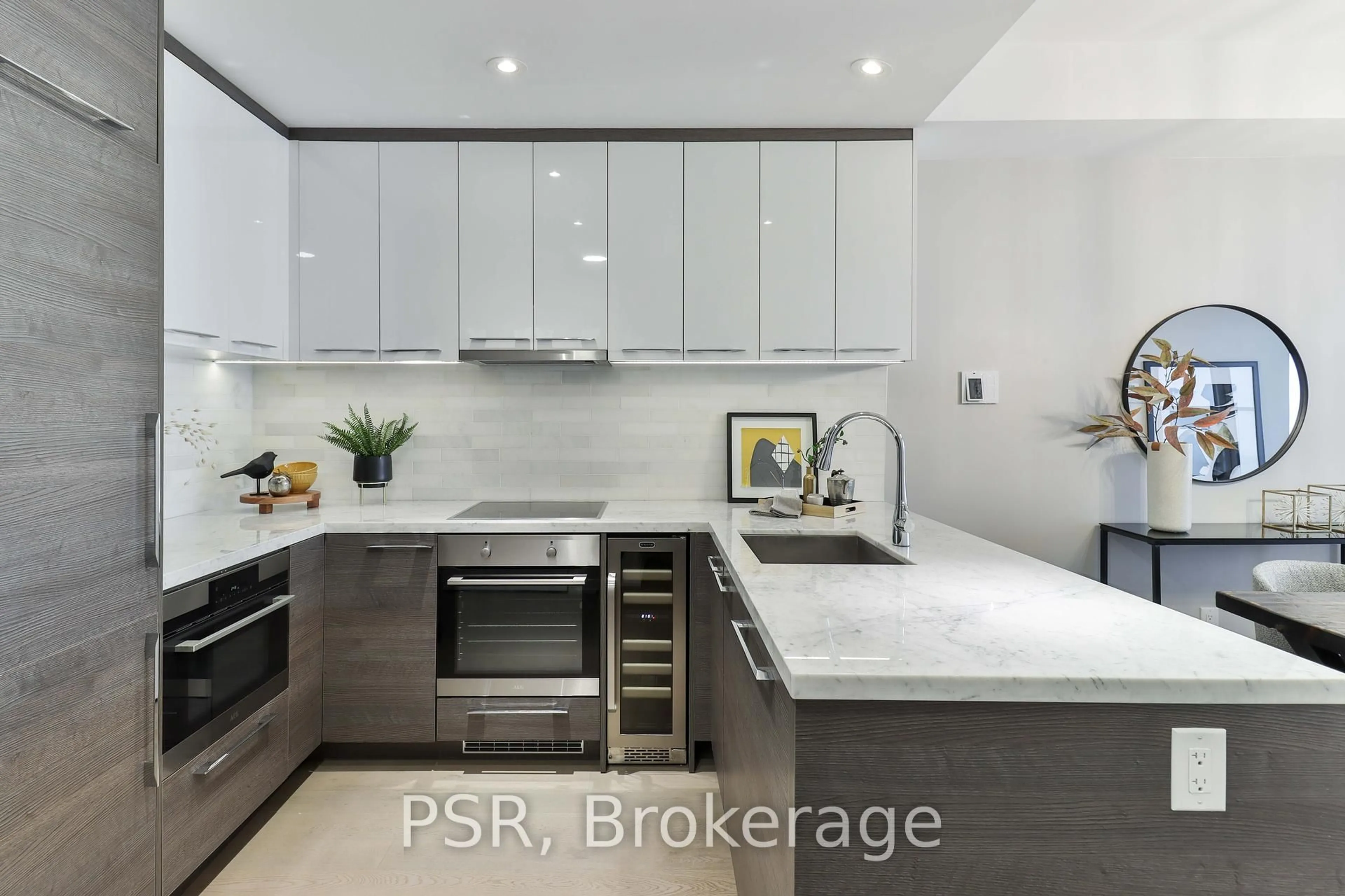 Contemporary kitchen, unknown for 488 University Ave Ave #3415, Toronto Ontario M5G 0C1