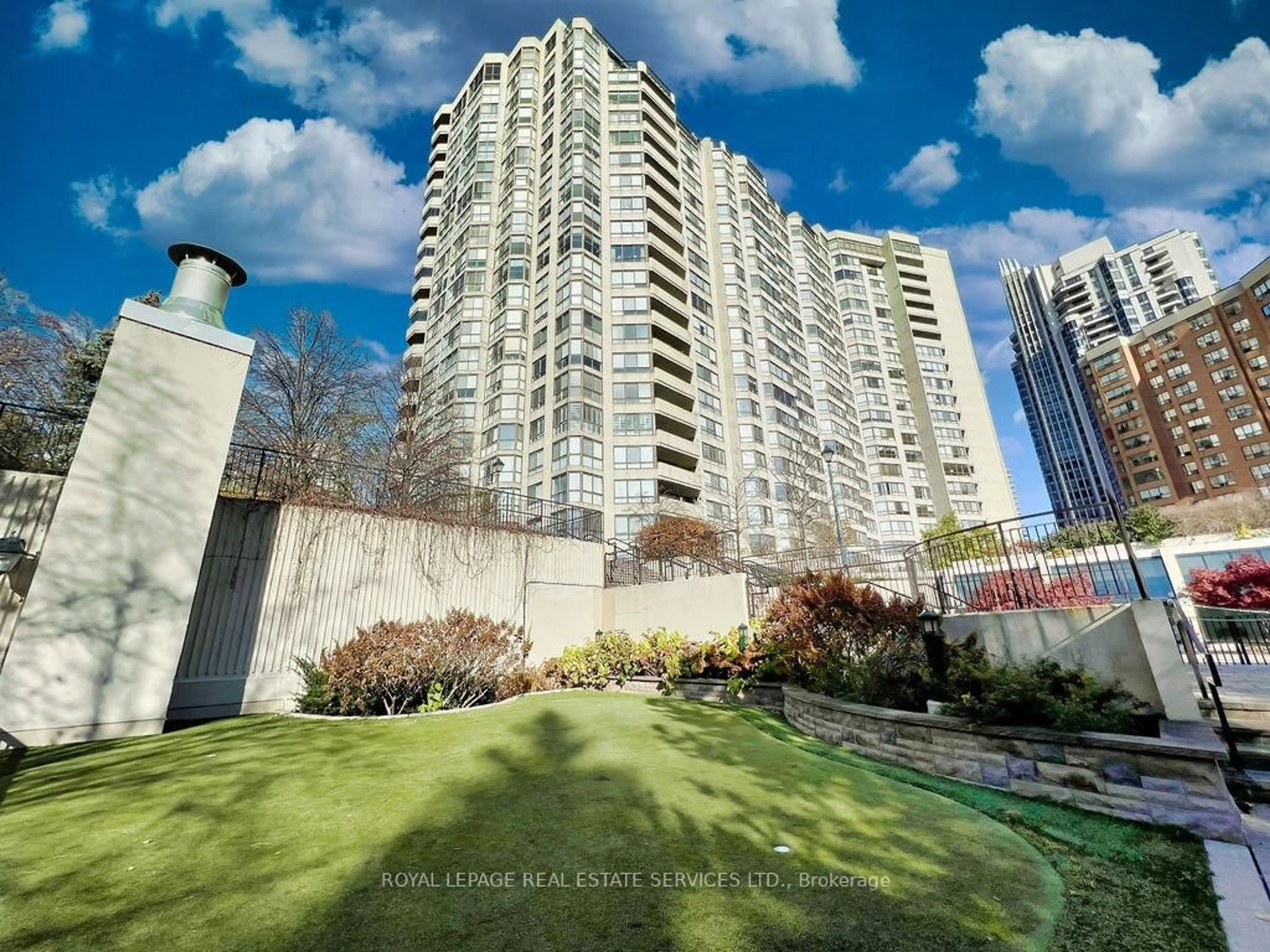 A pic from outside/outdoor area/front of a property/back of a property/a pic from drone, unknown for 5444 Yonge St #108, Toronto Ontario M2N 6J4