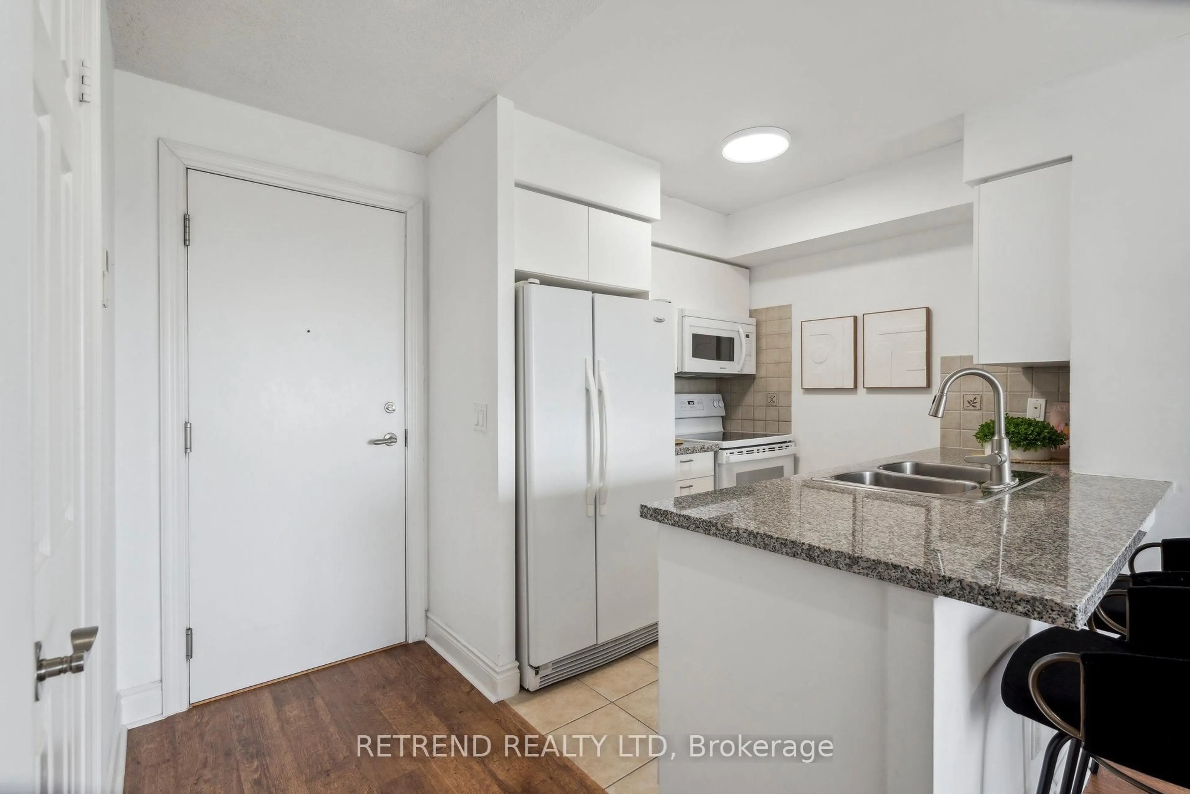 Standard kitchen, unknown for 15 Greenview Ave #2111, Toronto Ontario M2M 4M7