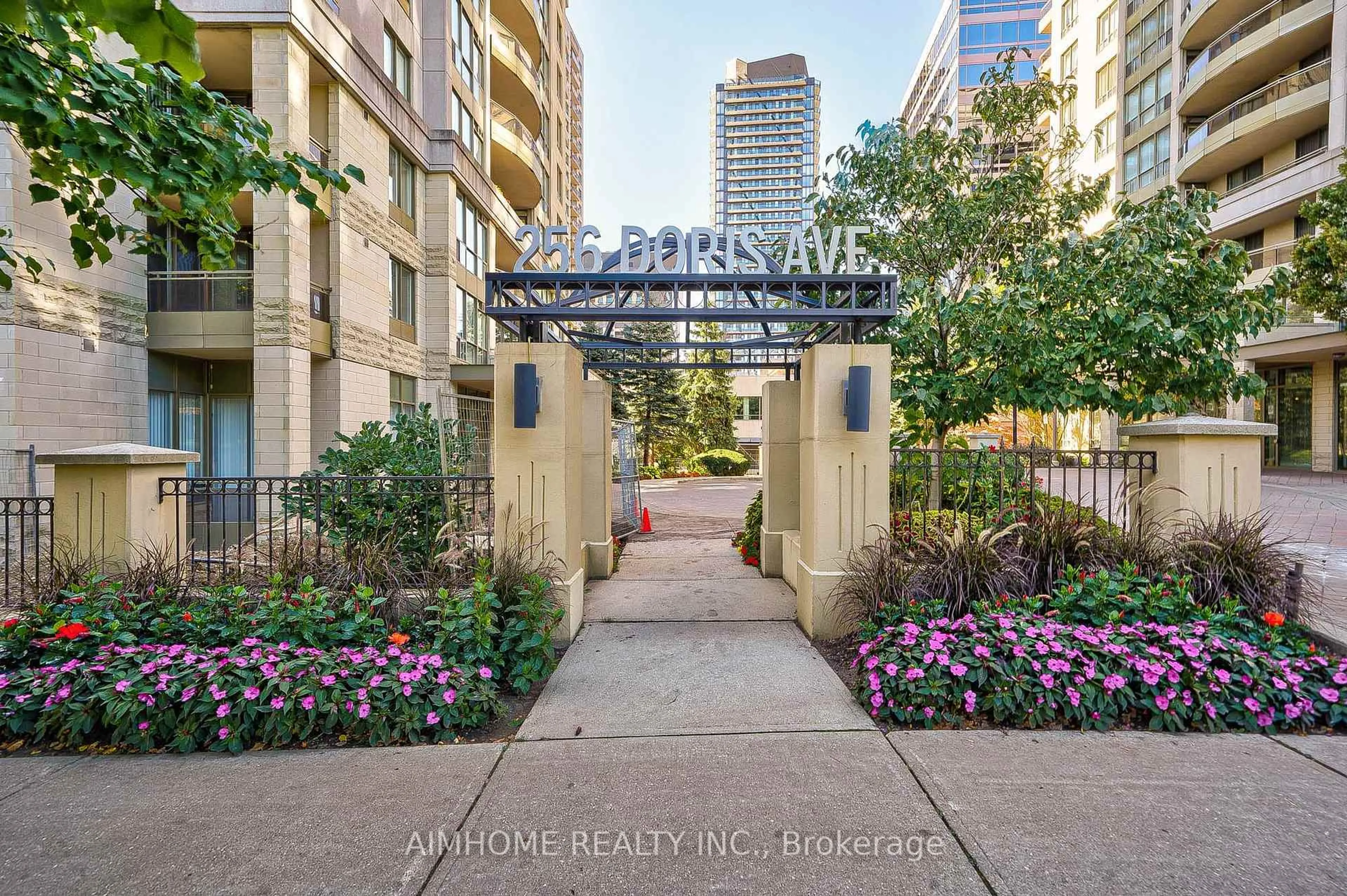 Indoor entryway for 256 Doris Ave #710, Toronto Ontario M2N 6X8