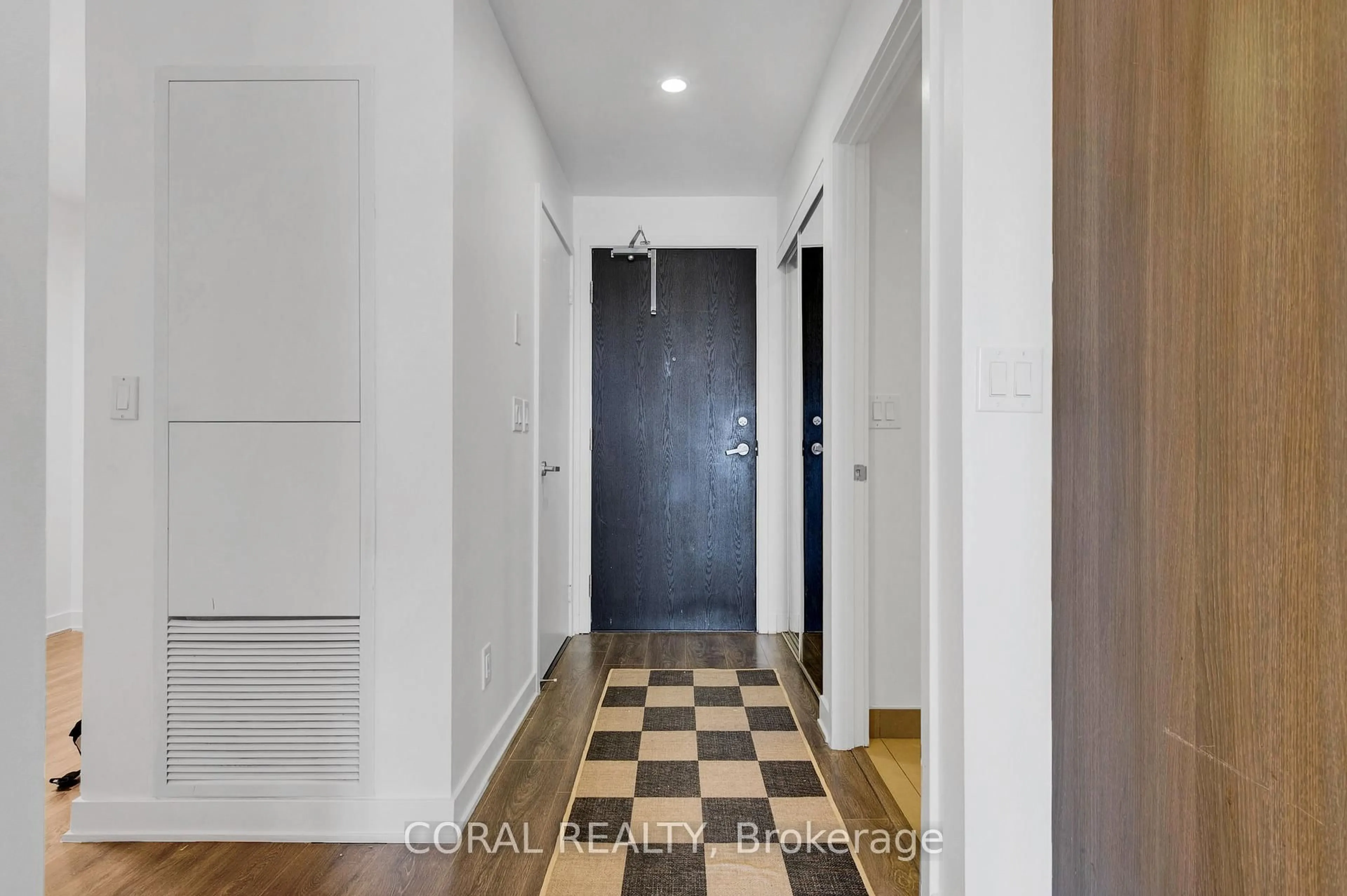 Indoor foyer for 170 Sumach St #523, Toronto Ontario M5A 0C3