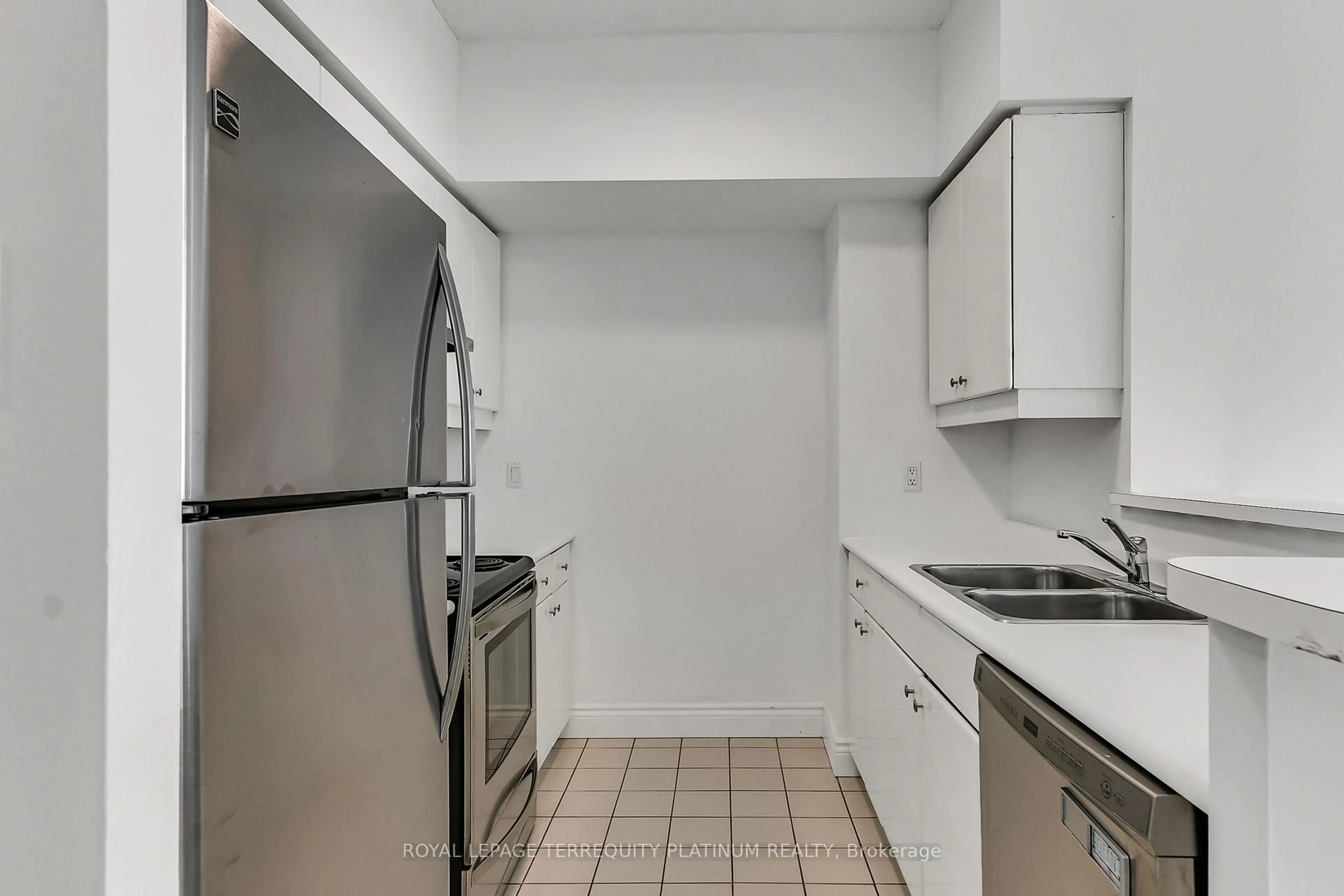 Standard kitchen, unknown for 10 Yonge St #PH6, Toronto Ontario M5E 1R4