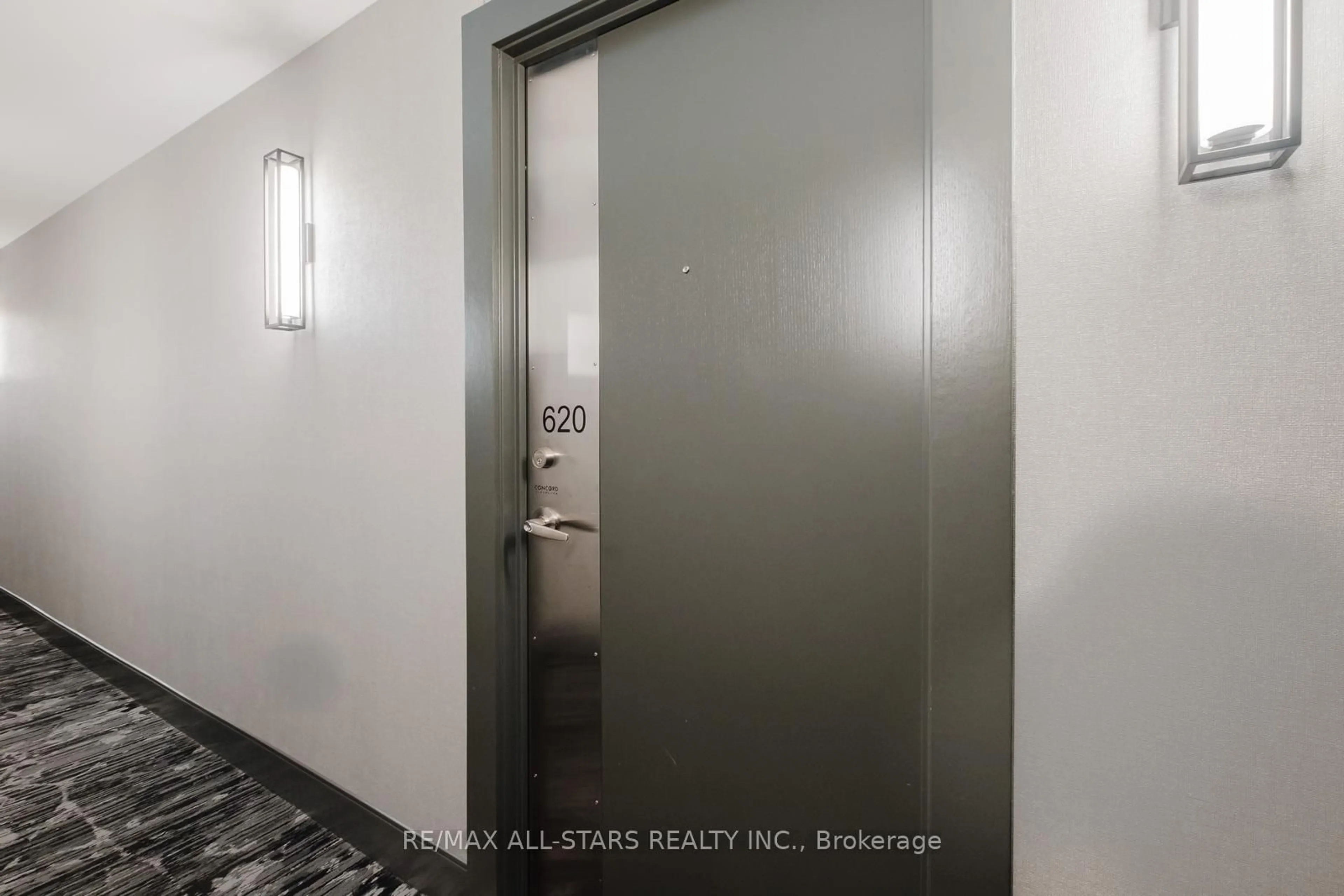 Indoor entryway for 8 Telegram Mews #620, Toronto Ontario M5V 3Z5