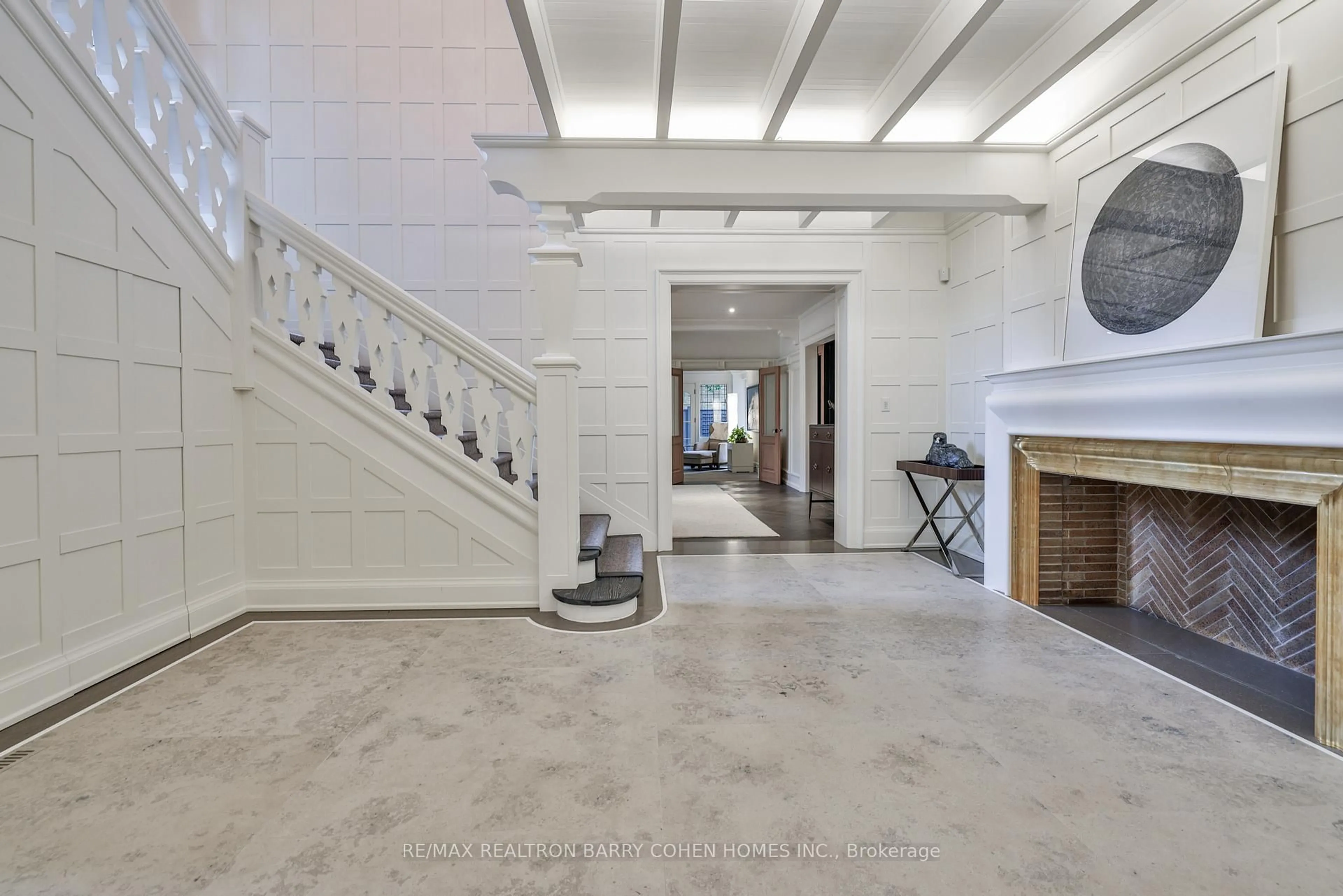 Indoor foyer for 30 Whitney Ave, Toronto Ontario M4W 2A8