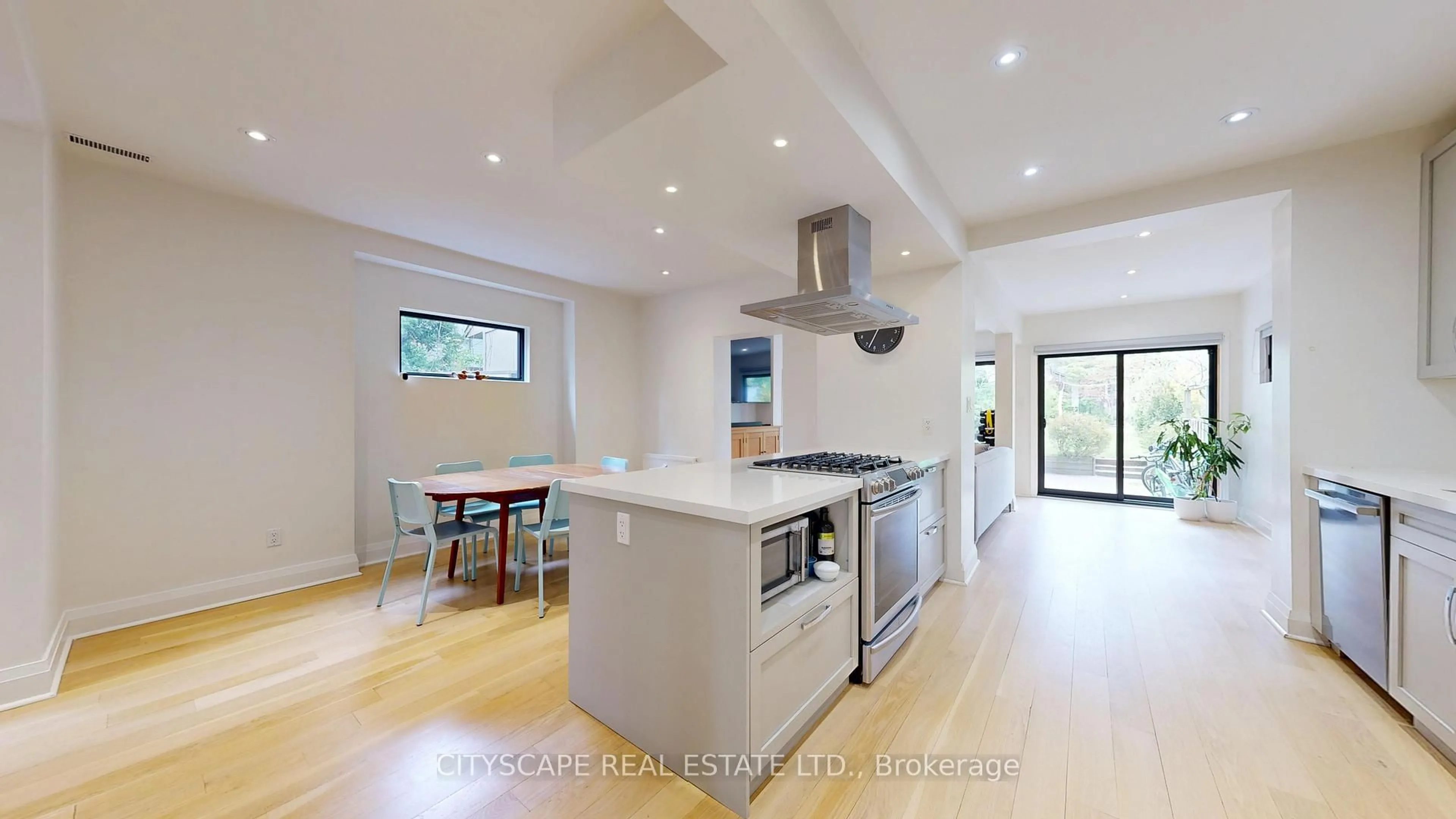 Contemporary kitchen, unknown for 25 Oswald Cres, Toronto Ontario M4S 2H5