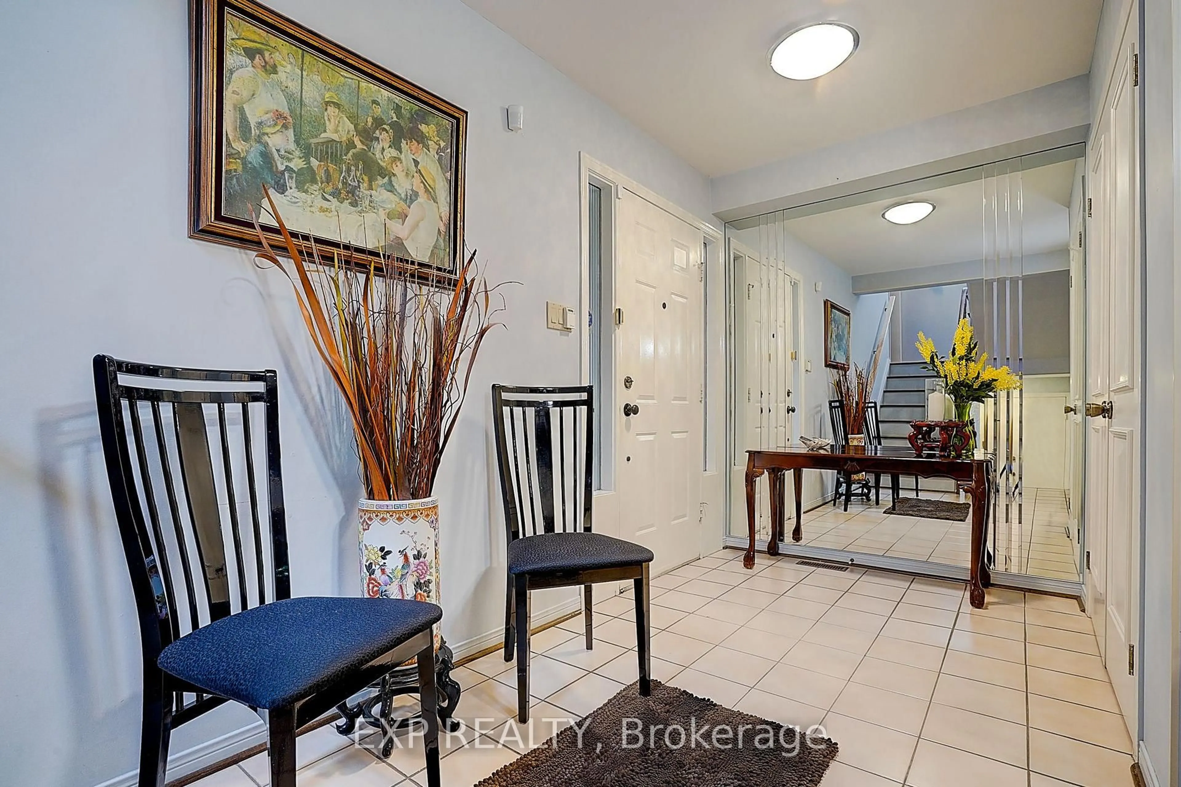 Indoor entryway for 4458 Bathurst St, Toronto Ontario M3H 3S2