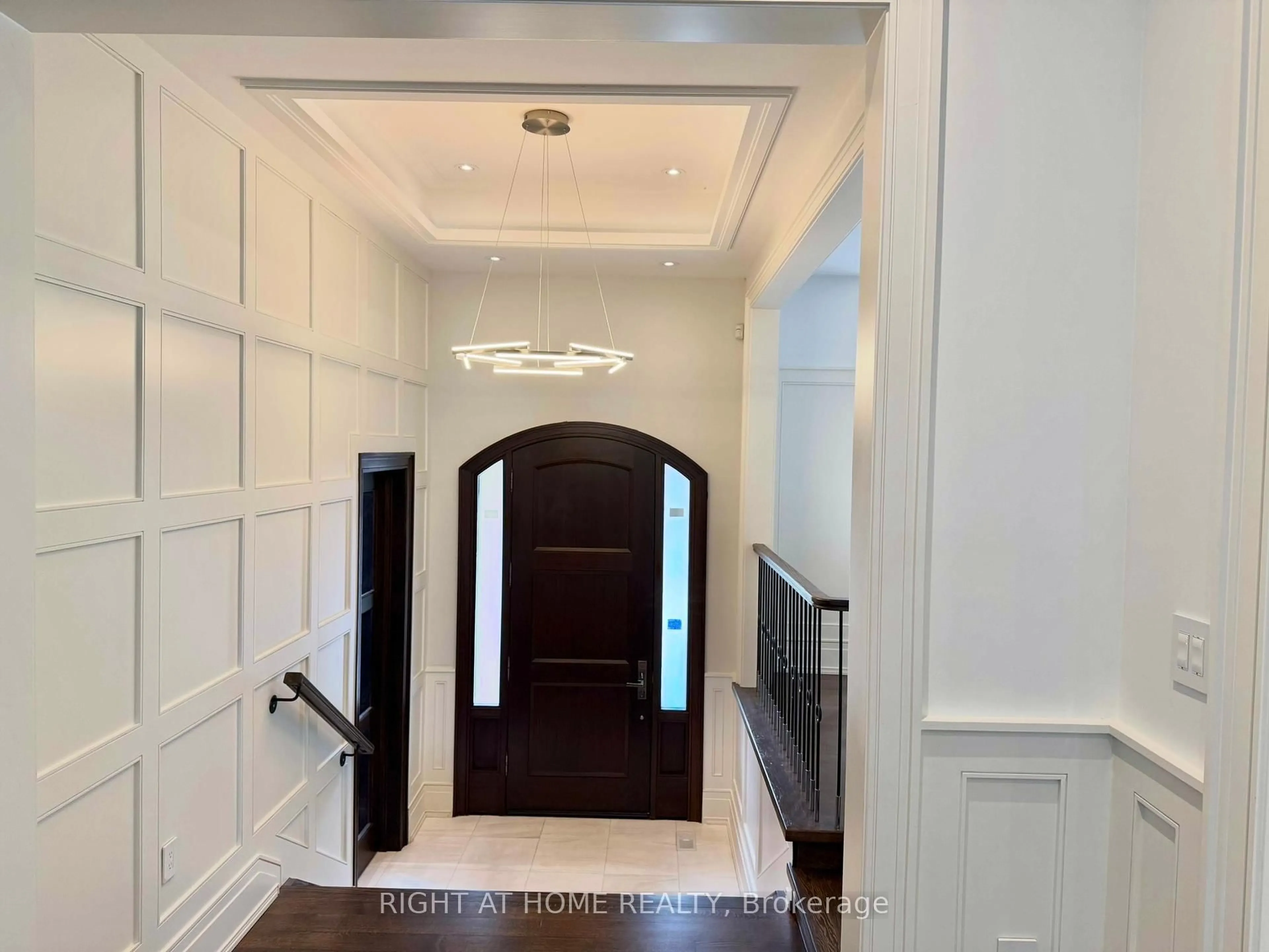 Indoor entryway for 63 Elmwood Ave, Toronto Ontario M2N 3L8