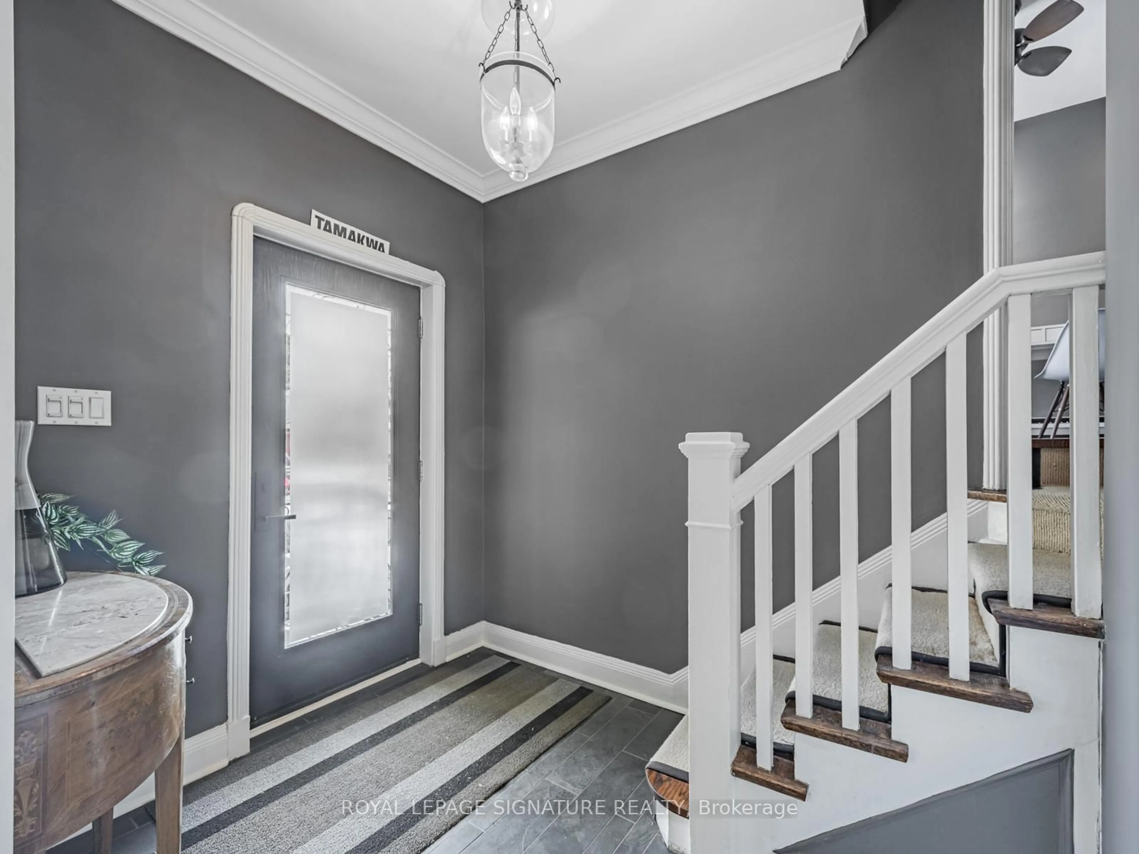 Indoor entryway for 28 Flanders Rd, Toronto Ontario M6C 3K6