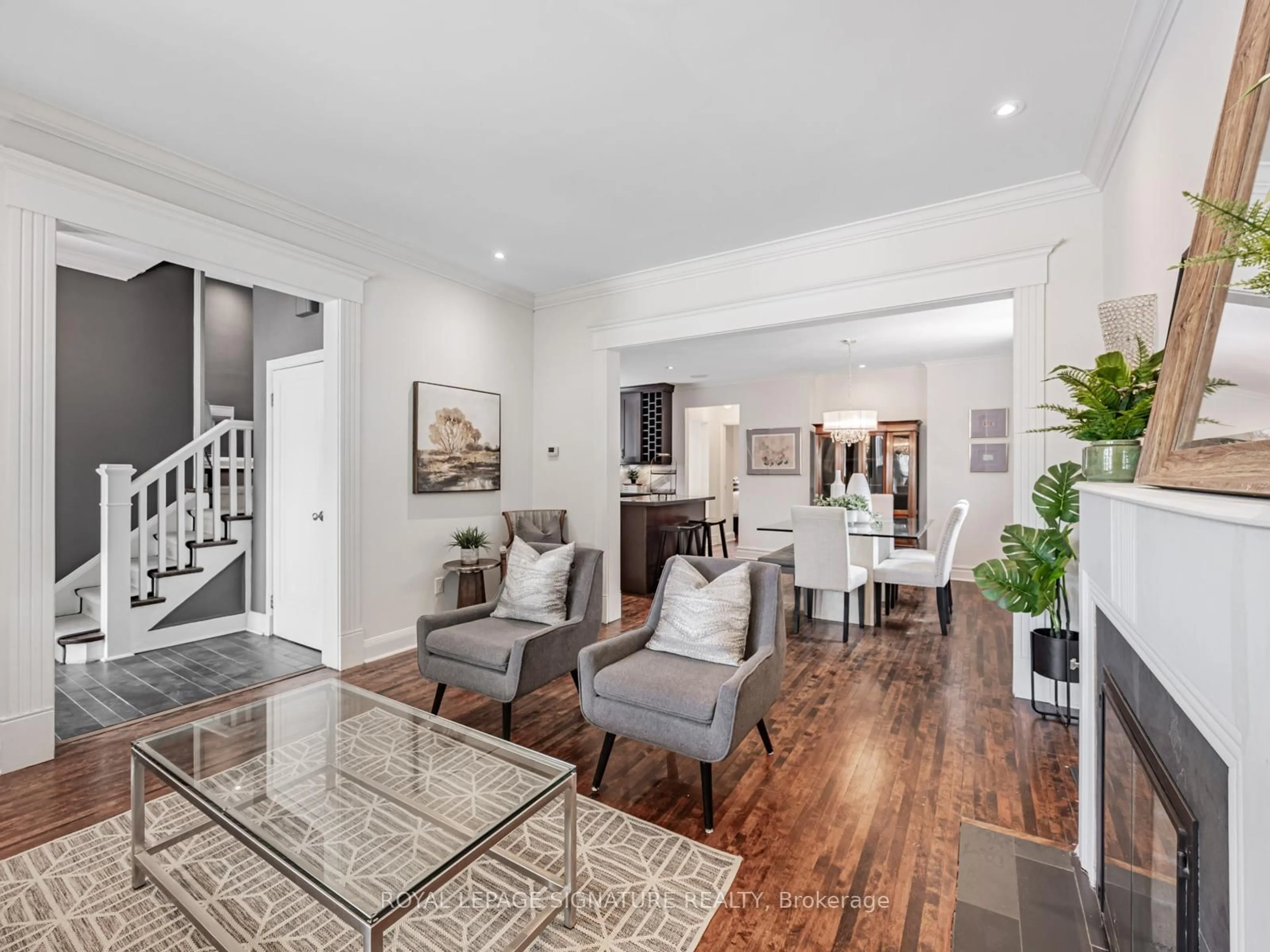 Living room with furniture, unknown for 28 Flanders Rd, Toronto Ontario M6C 3K6