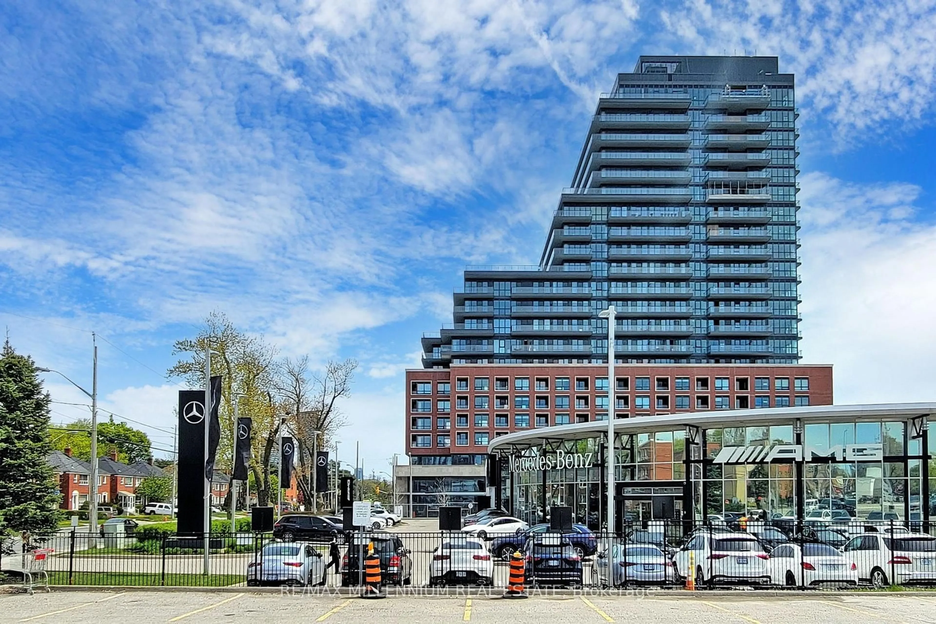 Unknown for 33 Frederick Todd Way #520, Toronto Ontario M4G 0C9