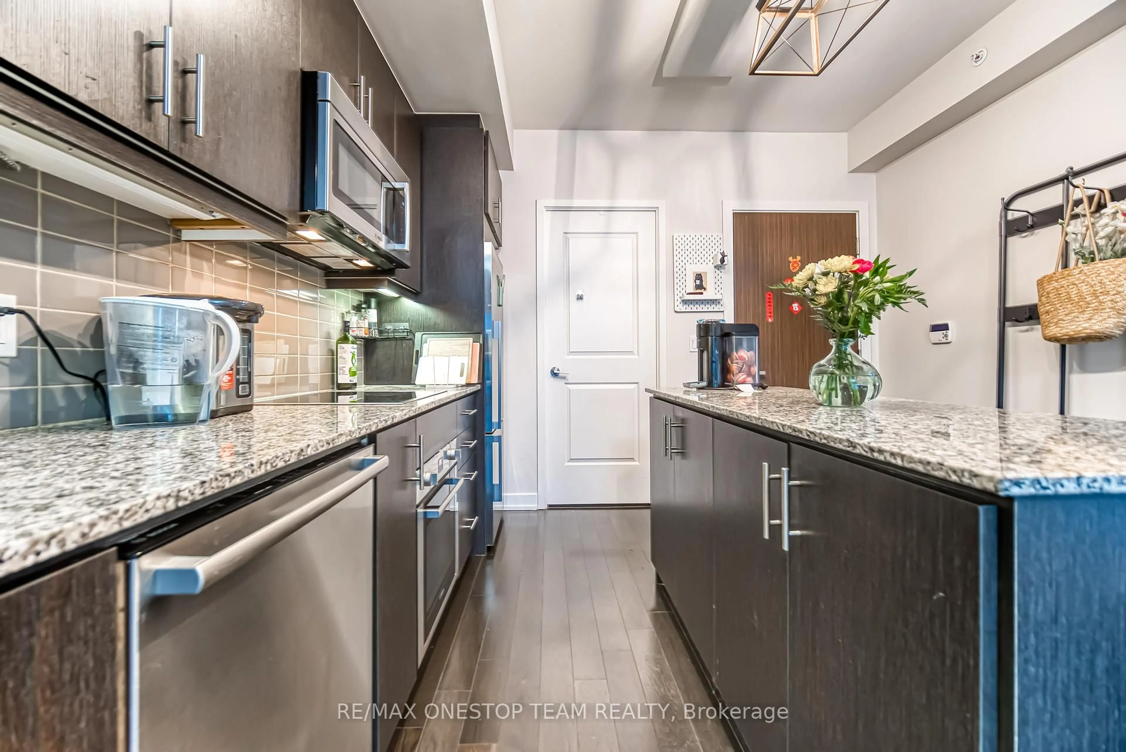 Contemporary kitchen, ceramic/tile floor for 1 The Esplanade N/A #1103, Toronto Ontario M5E 0A8