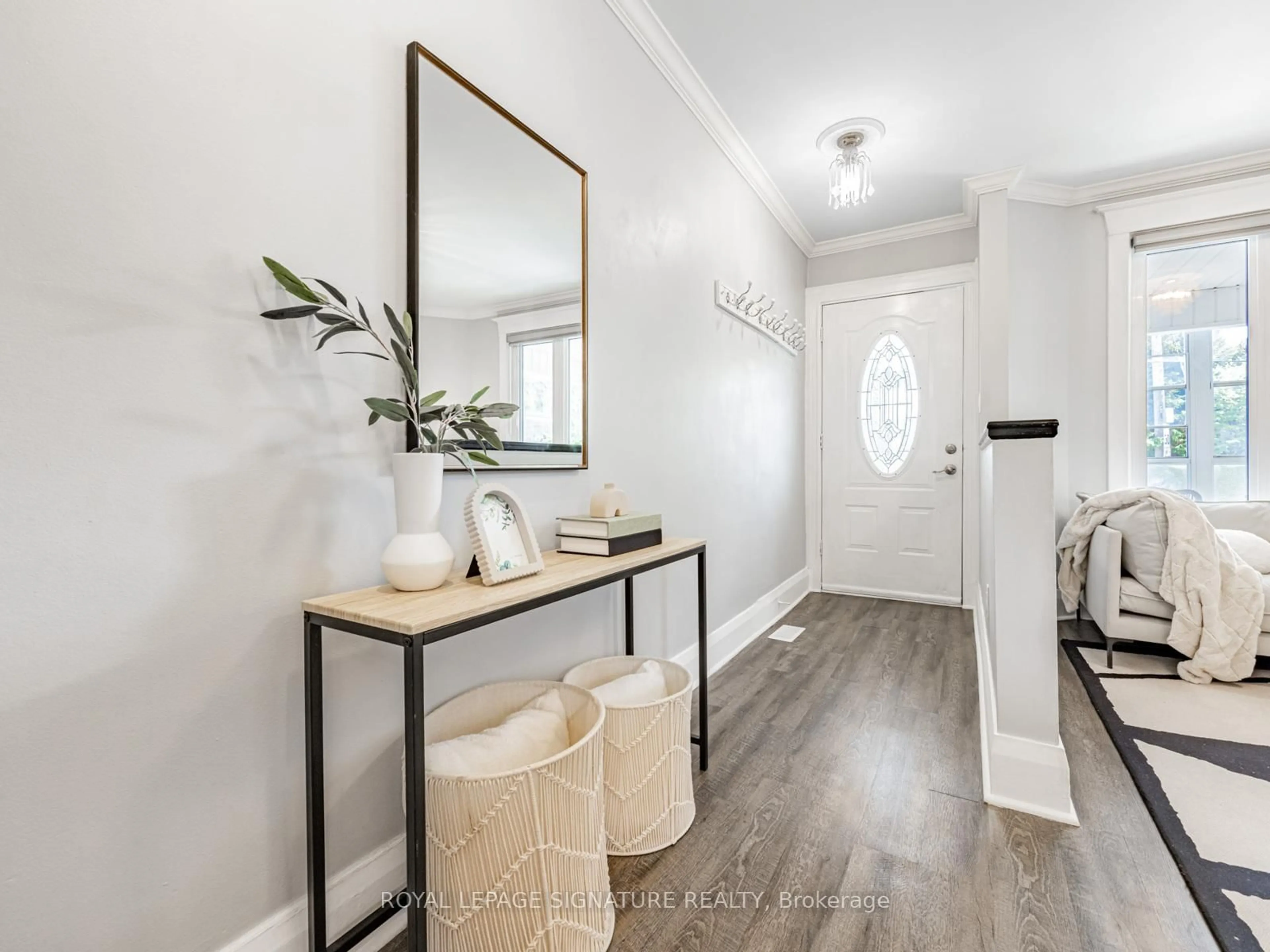 Indoor entryway for 88 Cloverlawn Ave, Toronto Ontario M6E 1H7