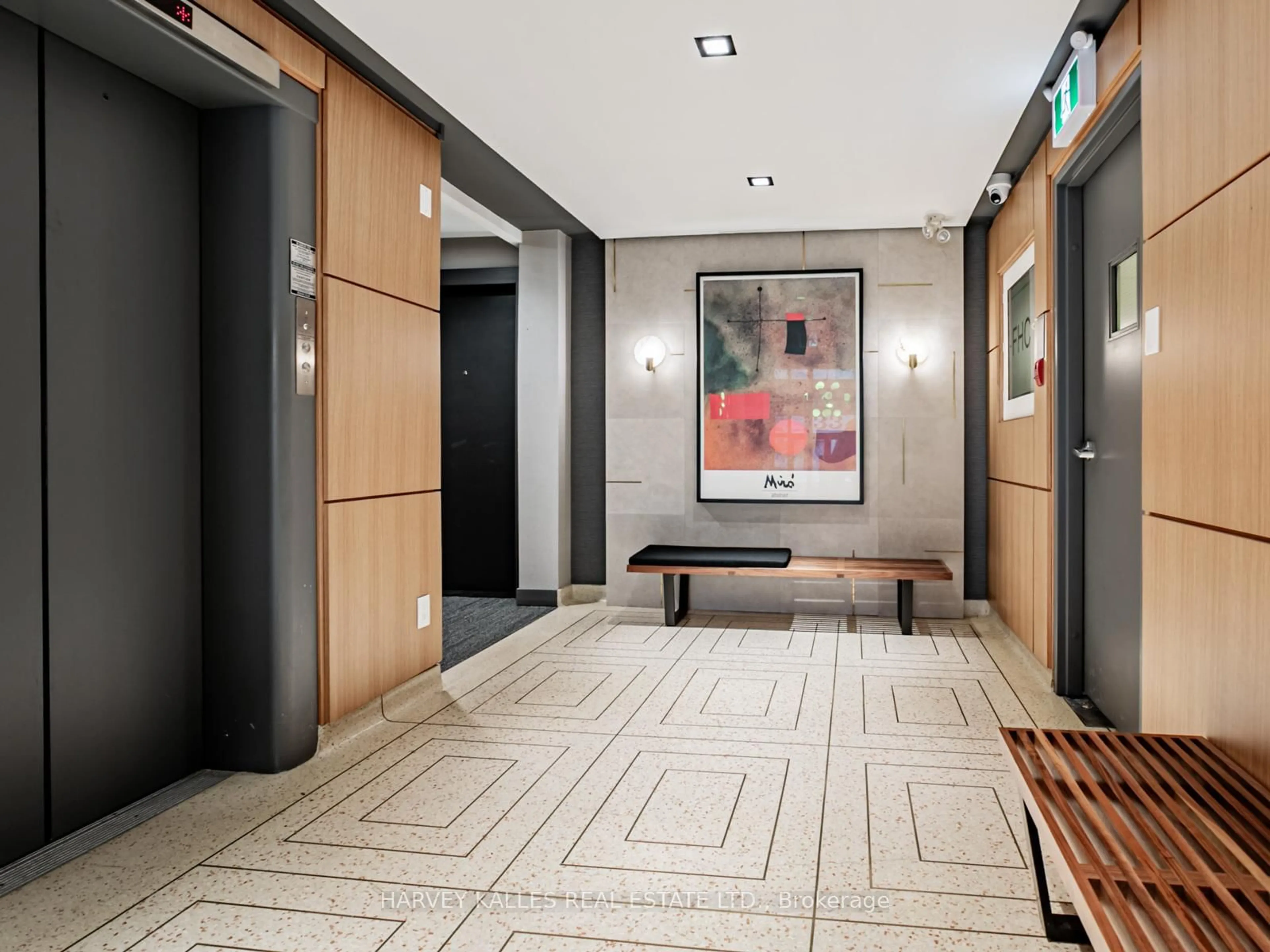 Indoor foyer for 33 Price St #36, Toronto Ontario M4W 1Z1