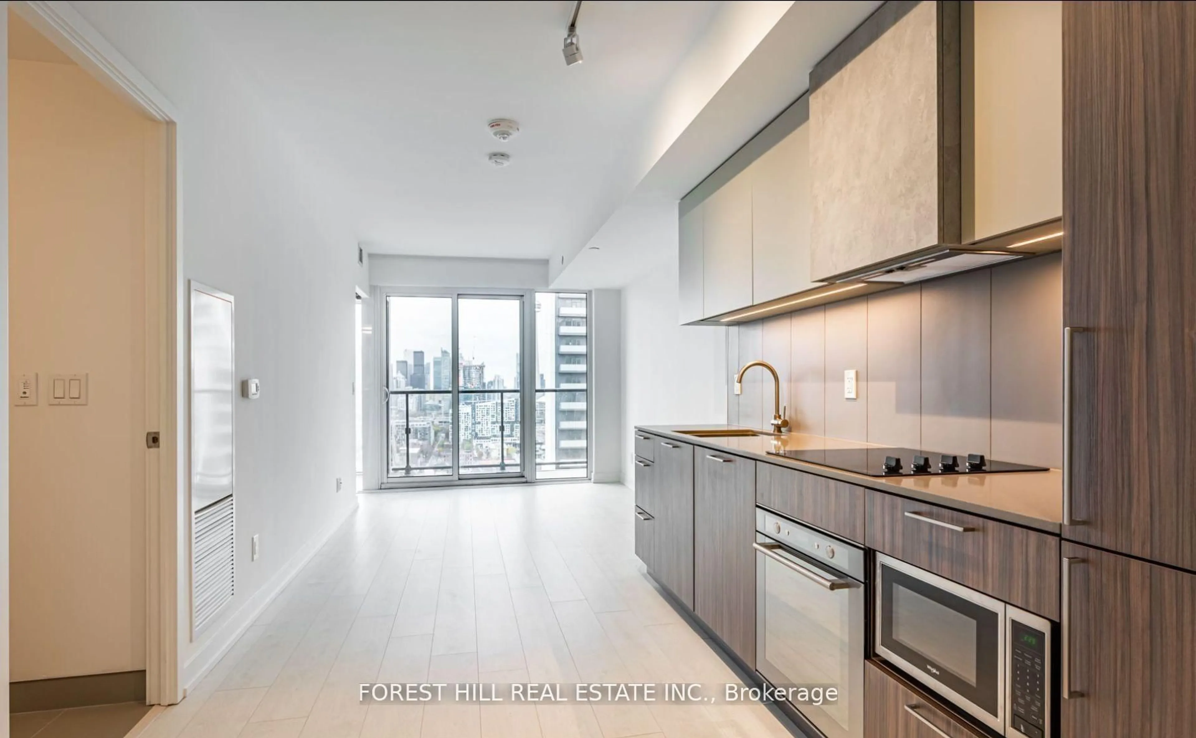 Standard kitchen, unknown for 19 Western Battery Rd #3221, Toronto Ontario M6K 3S4
