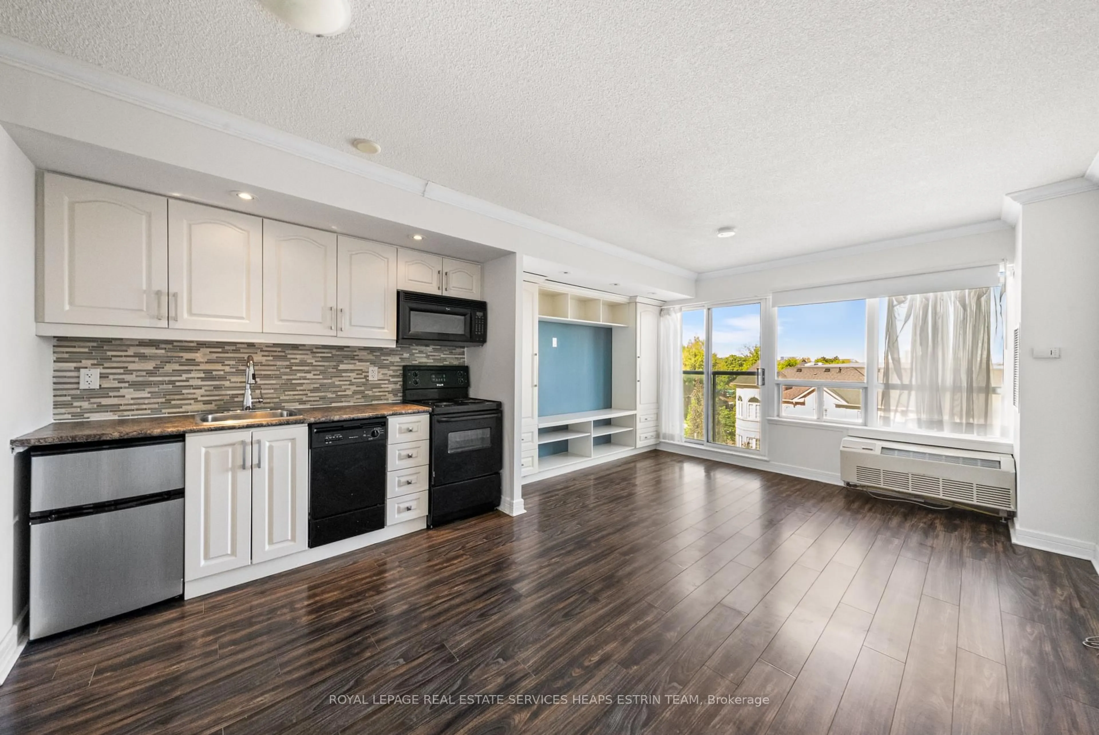 Open concept kitchen, ceramic/tile floor for 19 Avondale Ave #411, Toronto Ontario M2N 0A6