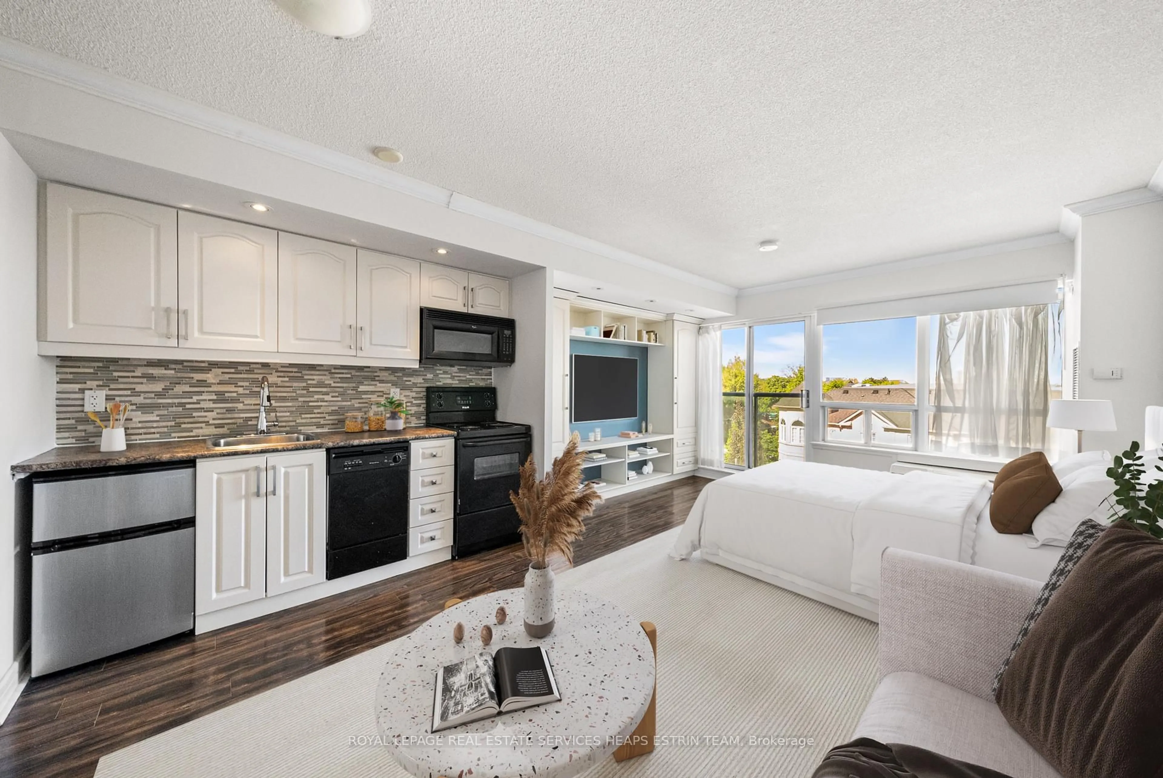 Open concept kitchen, ceramic/tile floor for 19 Avondale Ave #411, Toronto Ontario M2N 0A6