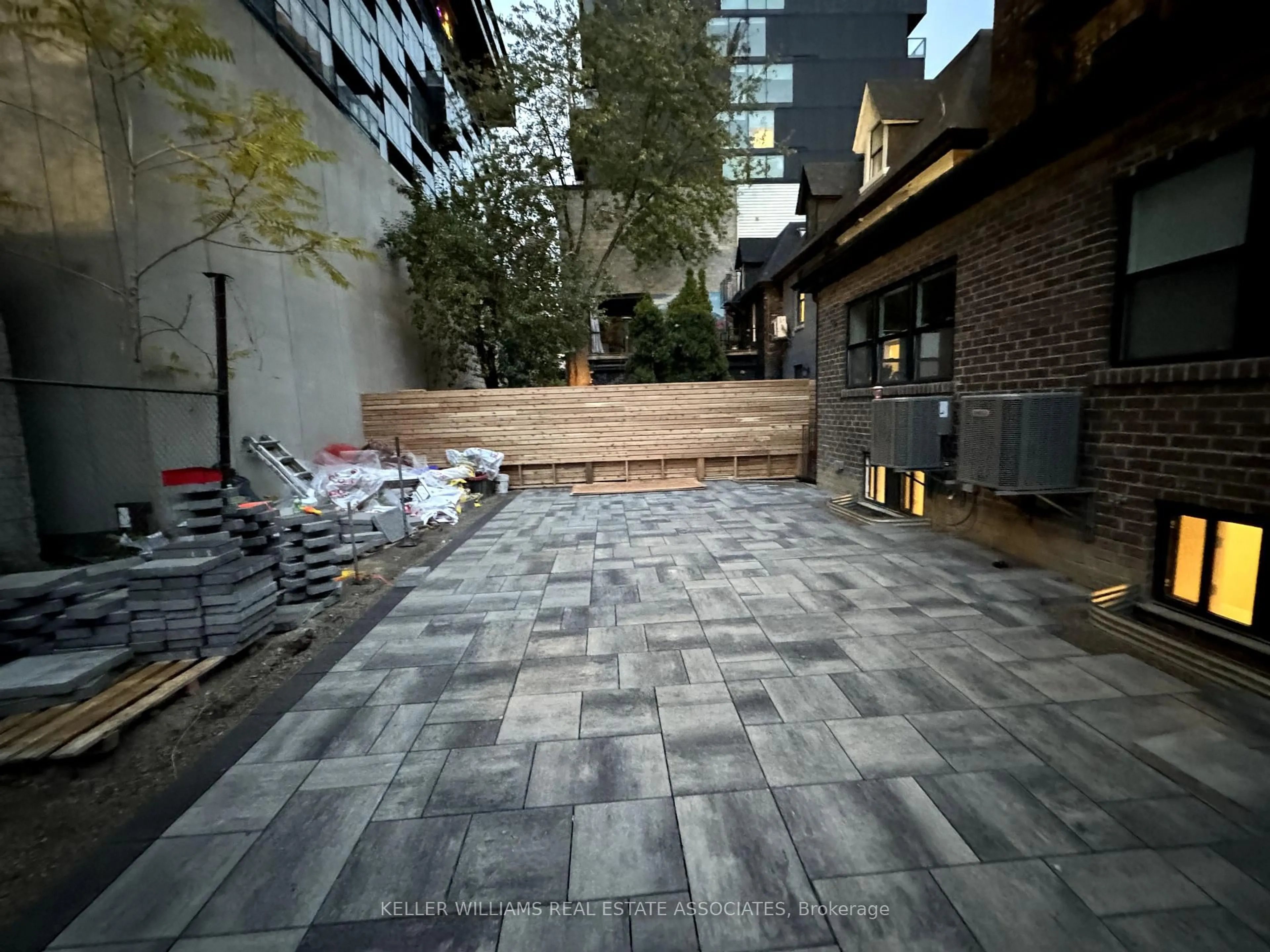 Patio, street for 54 Stewart St, Toronto Ontario M5V 1H6