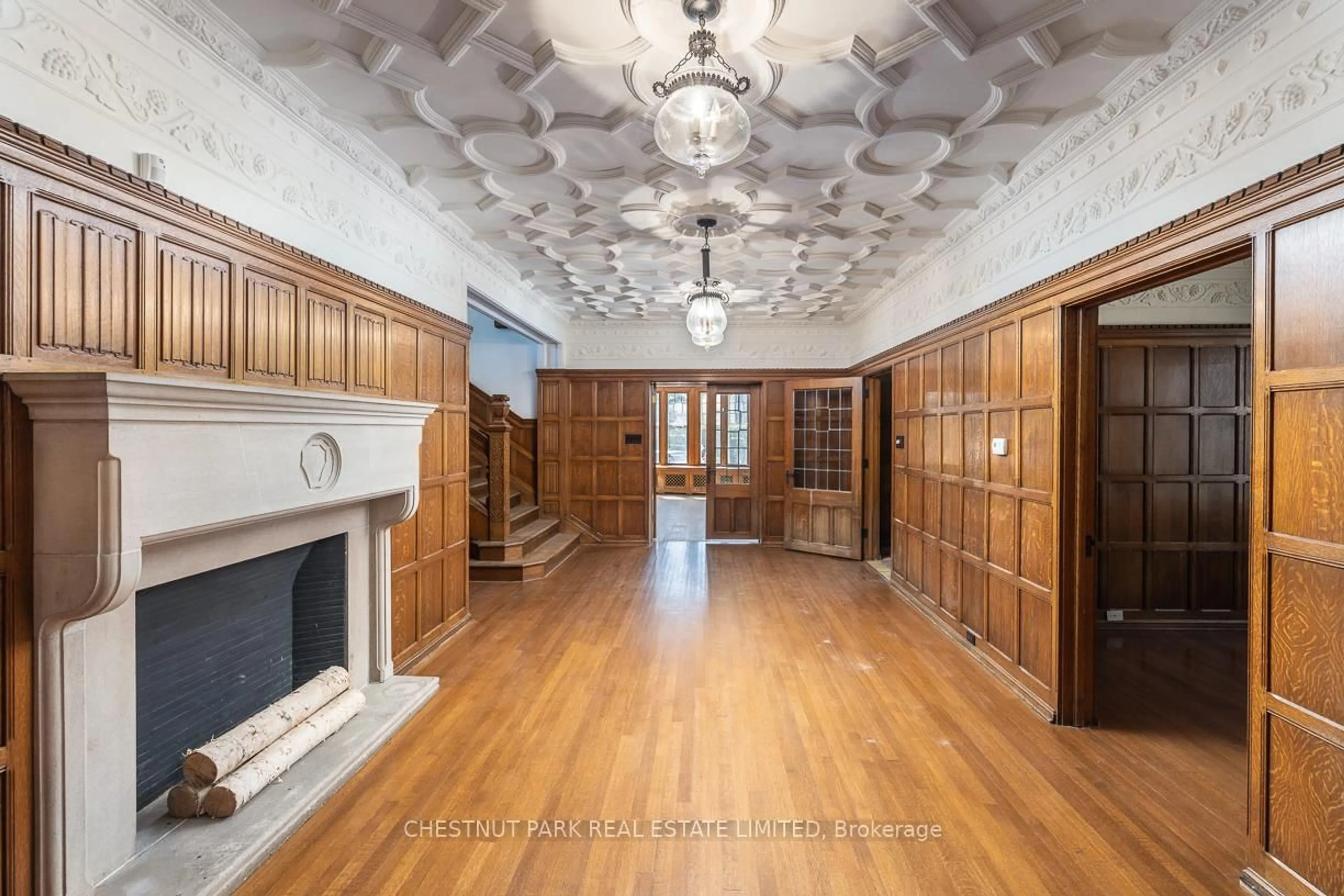 Indoor foyer for 208 Roxborough Dr, Toronto Ontario M4W 1X8
