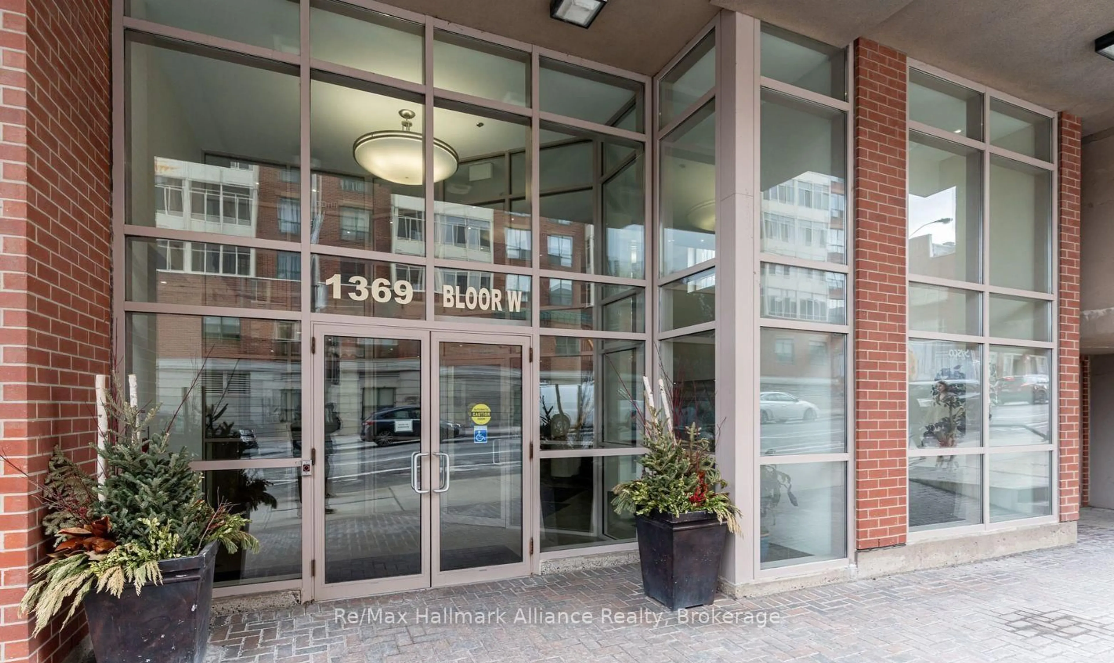 Lobby for 1369 Bloor St #910, Toronto Ontario M6P 4J4
