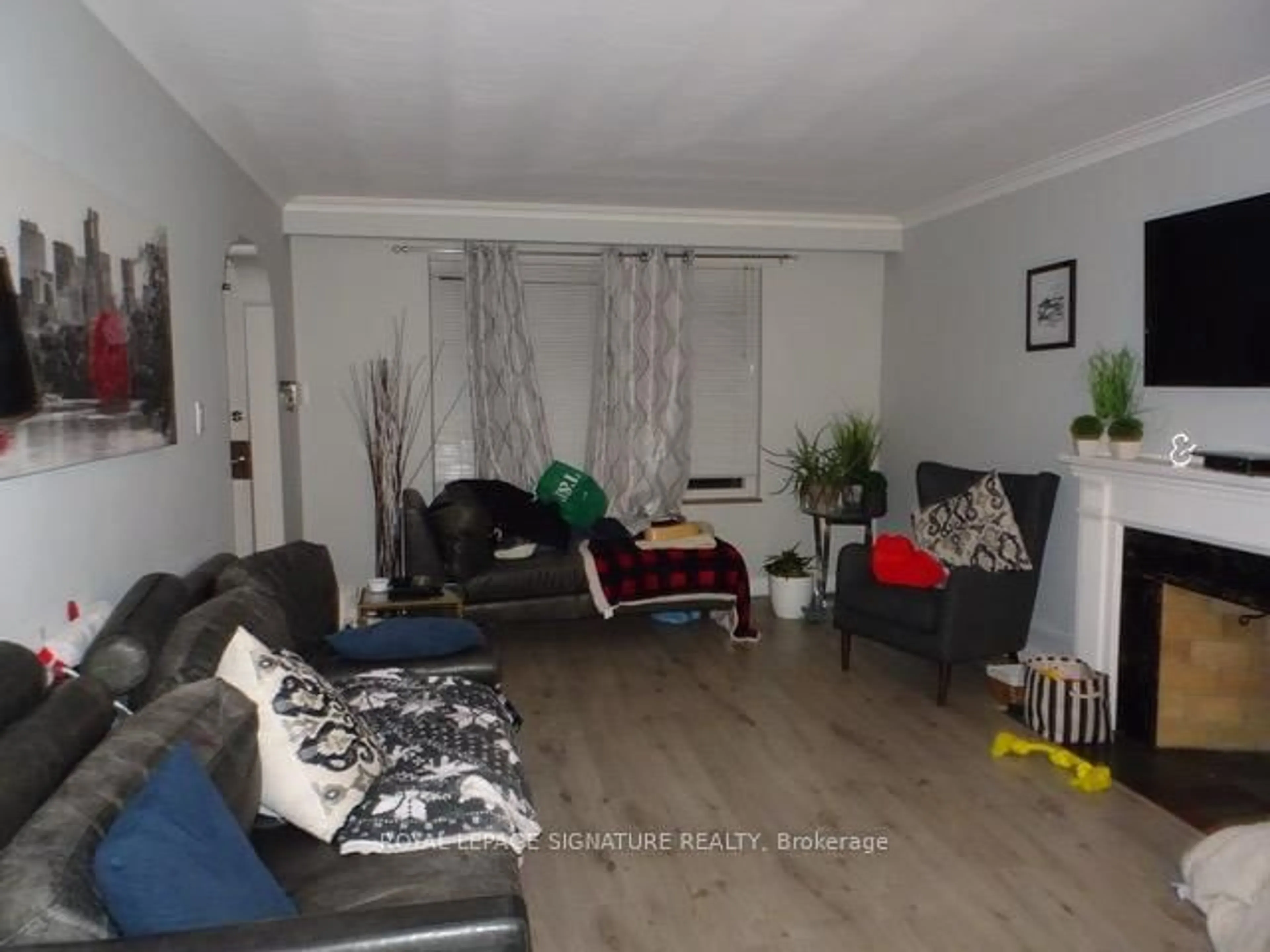 Living room with furniture, unknown for 195 Cameron Ave, Toronto Ontario M2N 1E6