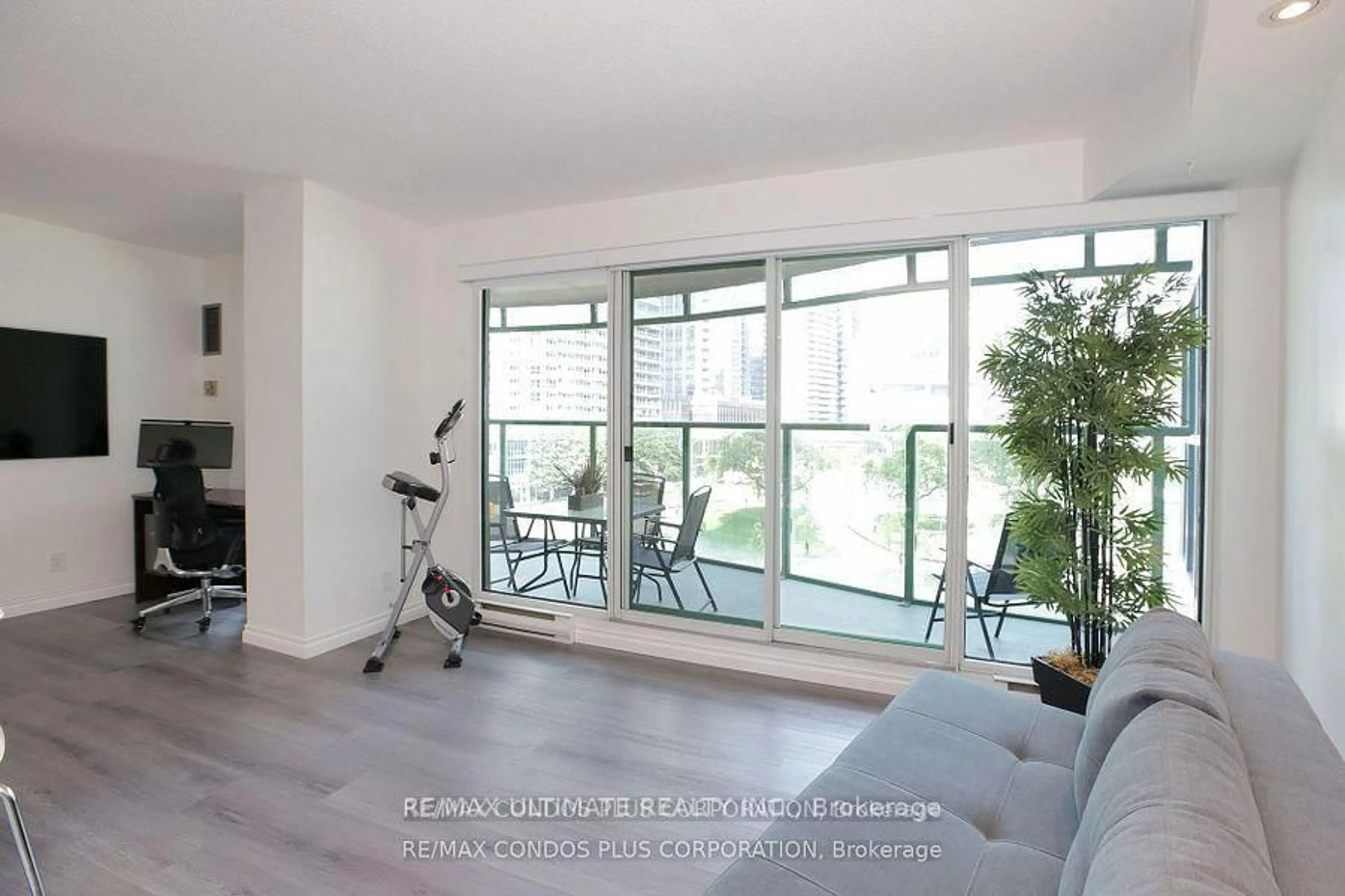 Gym or fitness room for 77 Harbour Sq #601, Toronto Ontario M5J 2S2