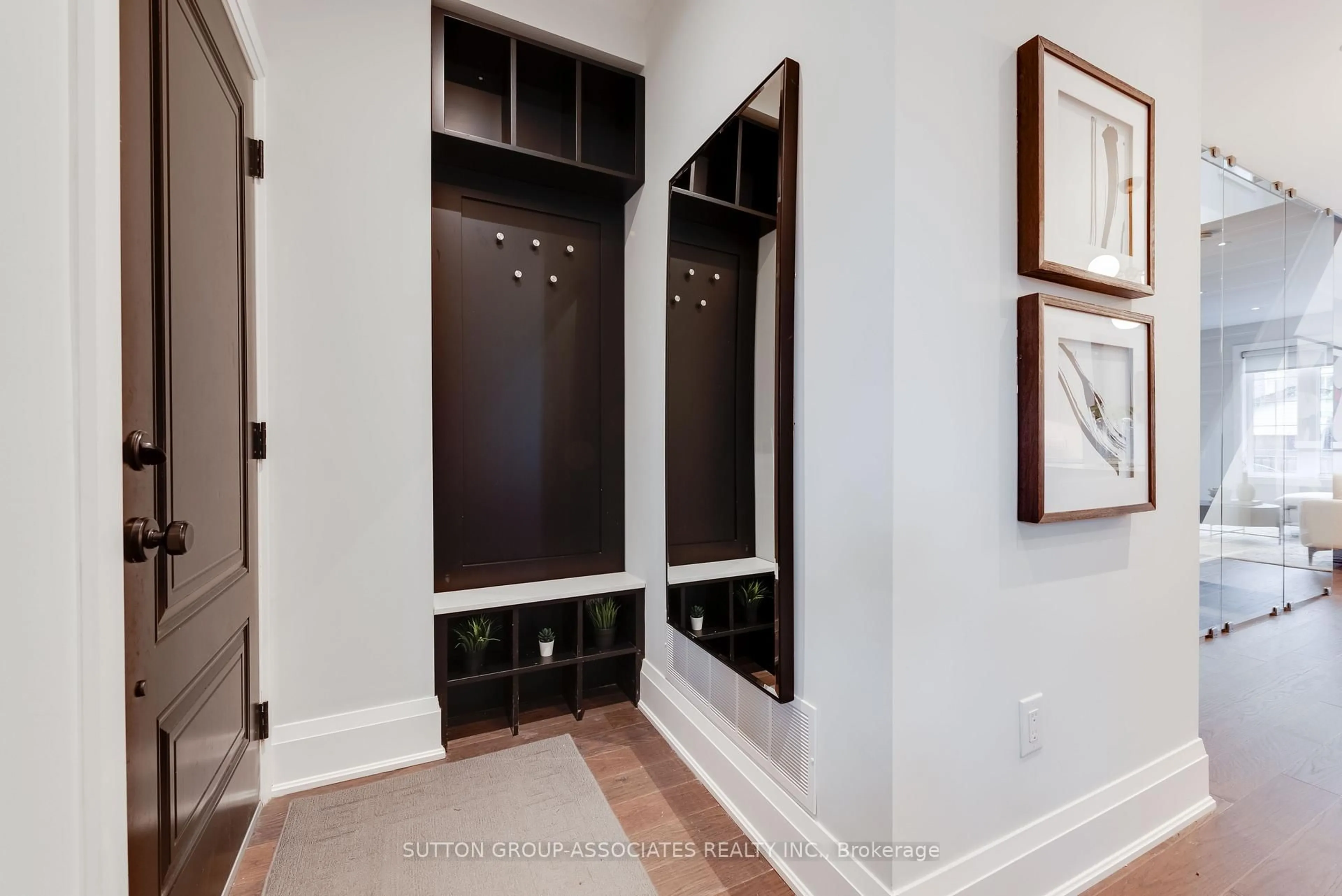 Indoor entryway for 209 Atlas Ave, Toronto Ontario M6C 3P6