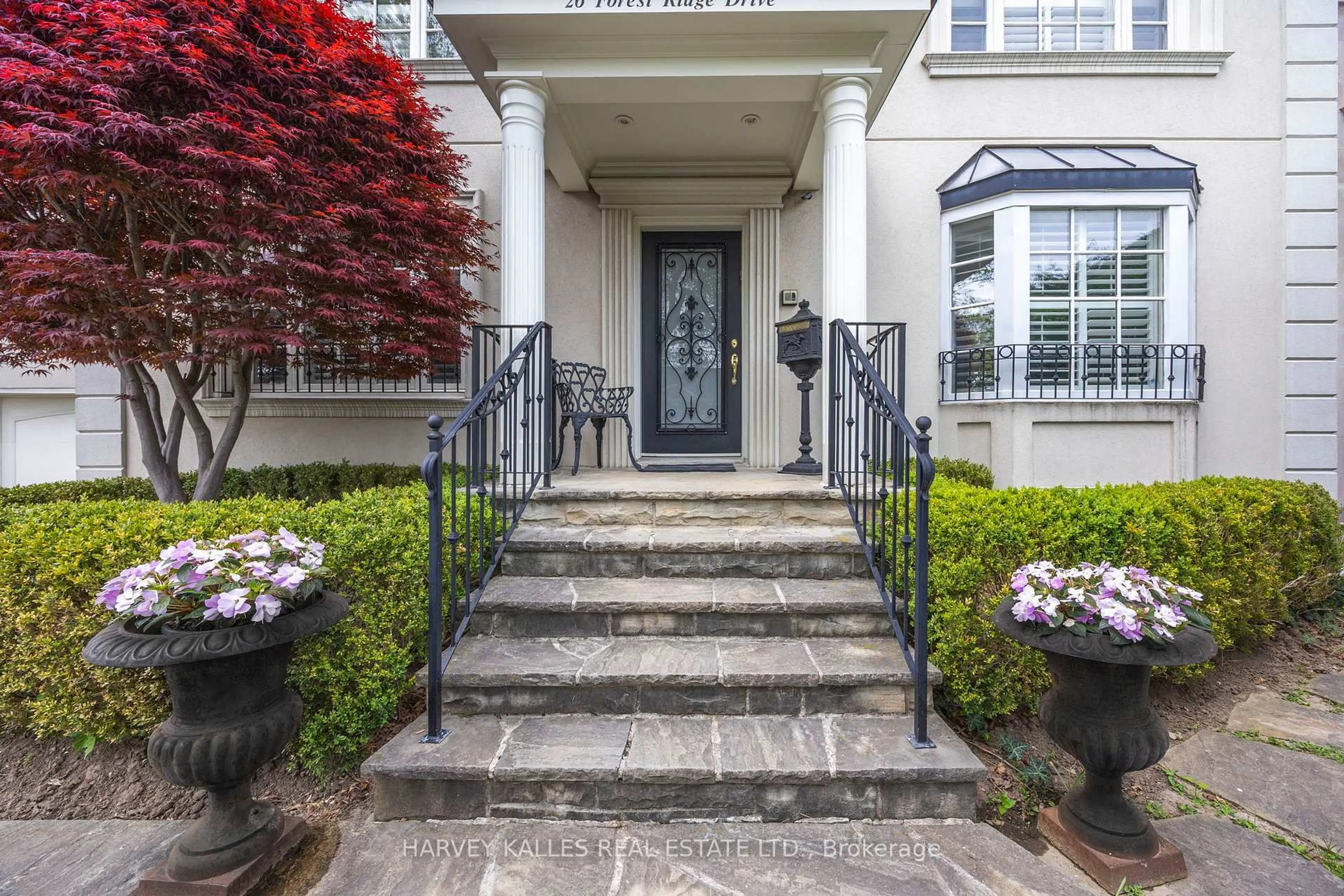 Indoor entryway for 26 Forest Ridge Dr, Toronto Ontario M6B 1H3