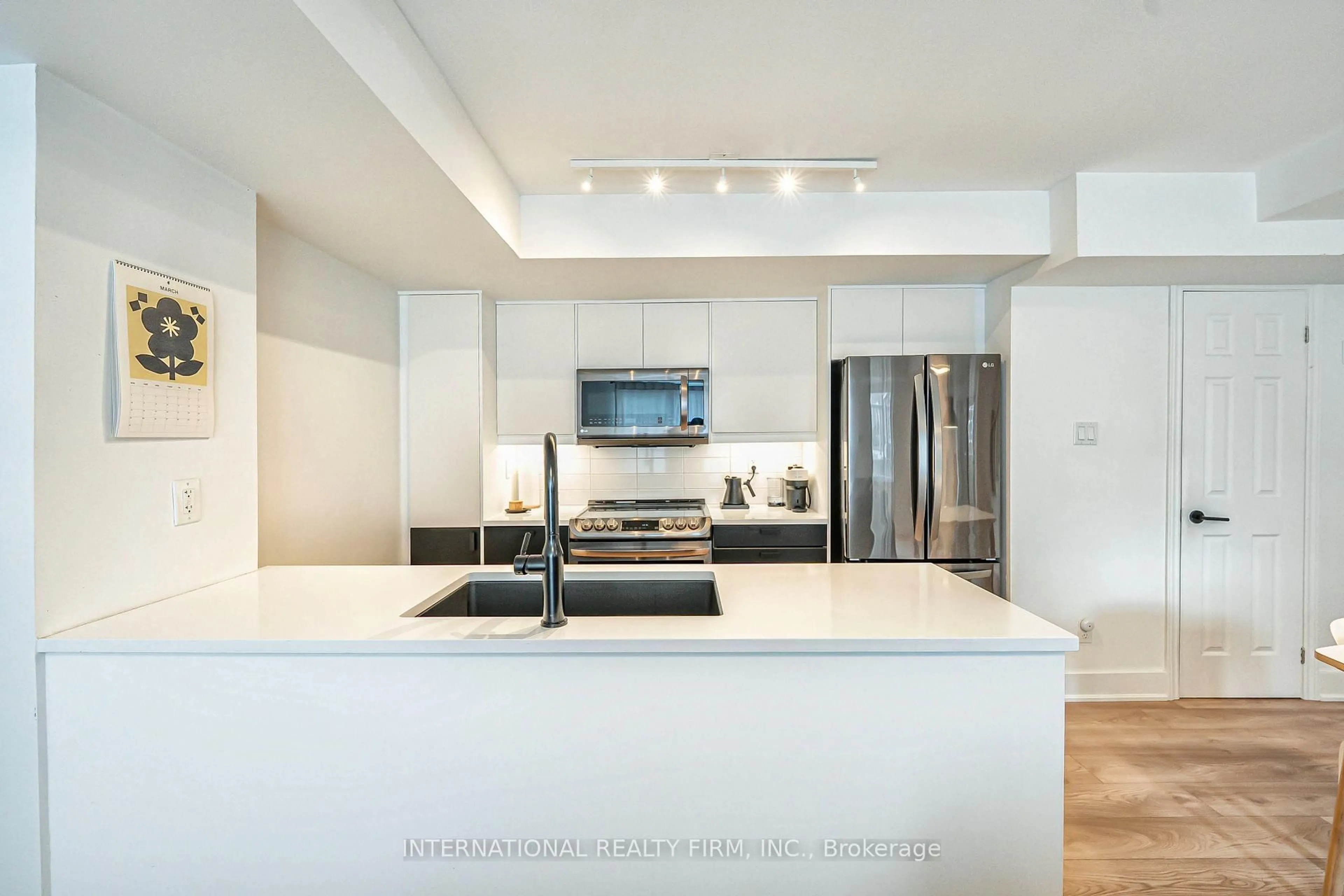 Contemporary kitchen, unknown for 1 Ruttan St #TH 107, Toronto Ontario M6P 0A1