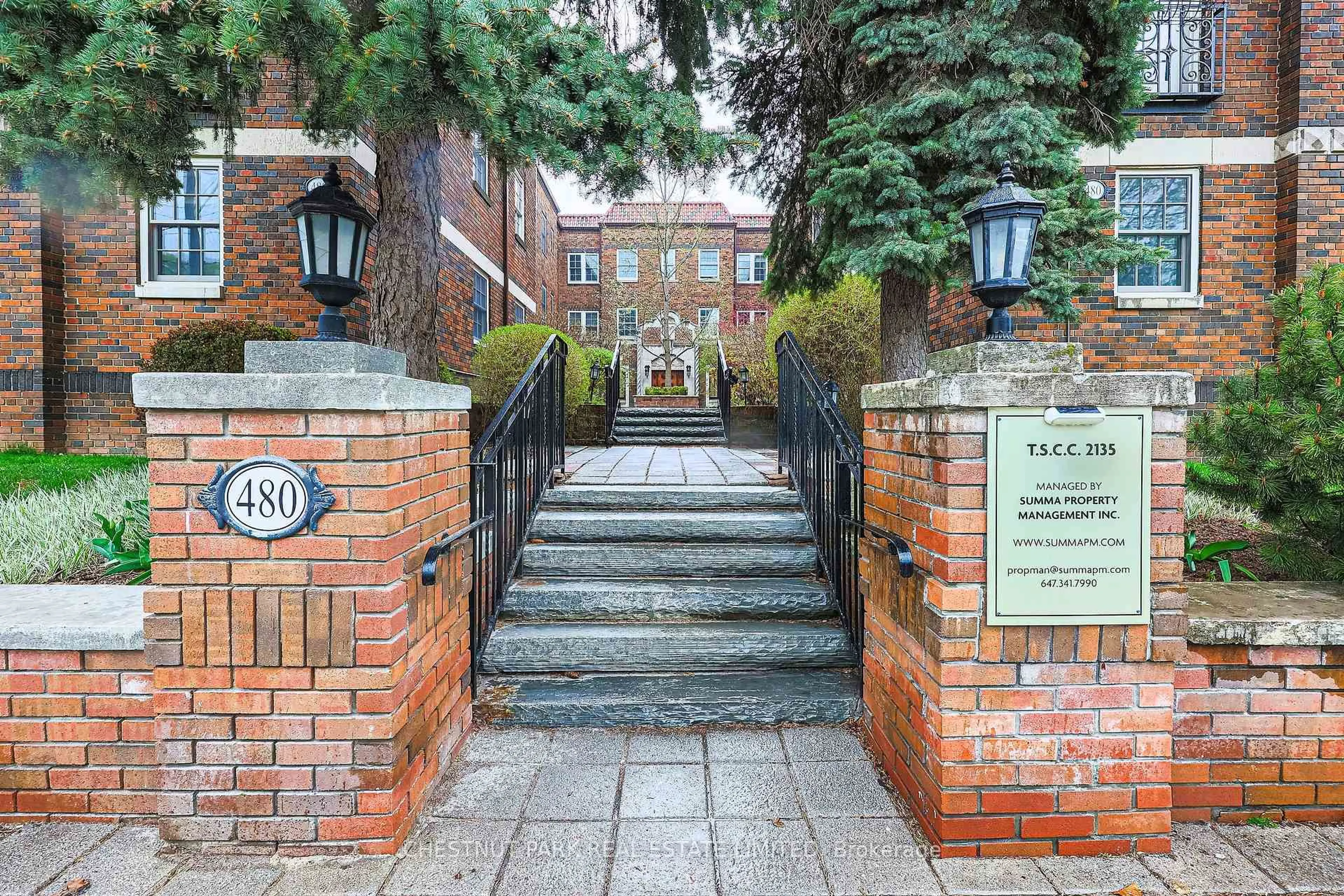 Indoor foyer for 480 Oriole Pkwy #111, Toronto Ontario M5P 2H8