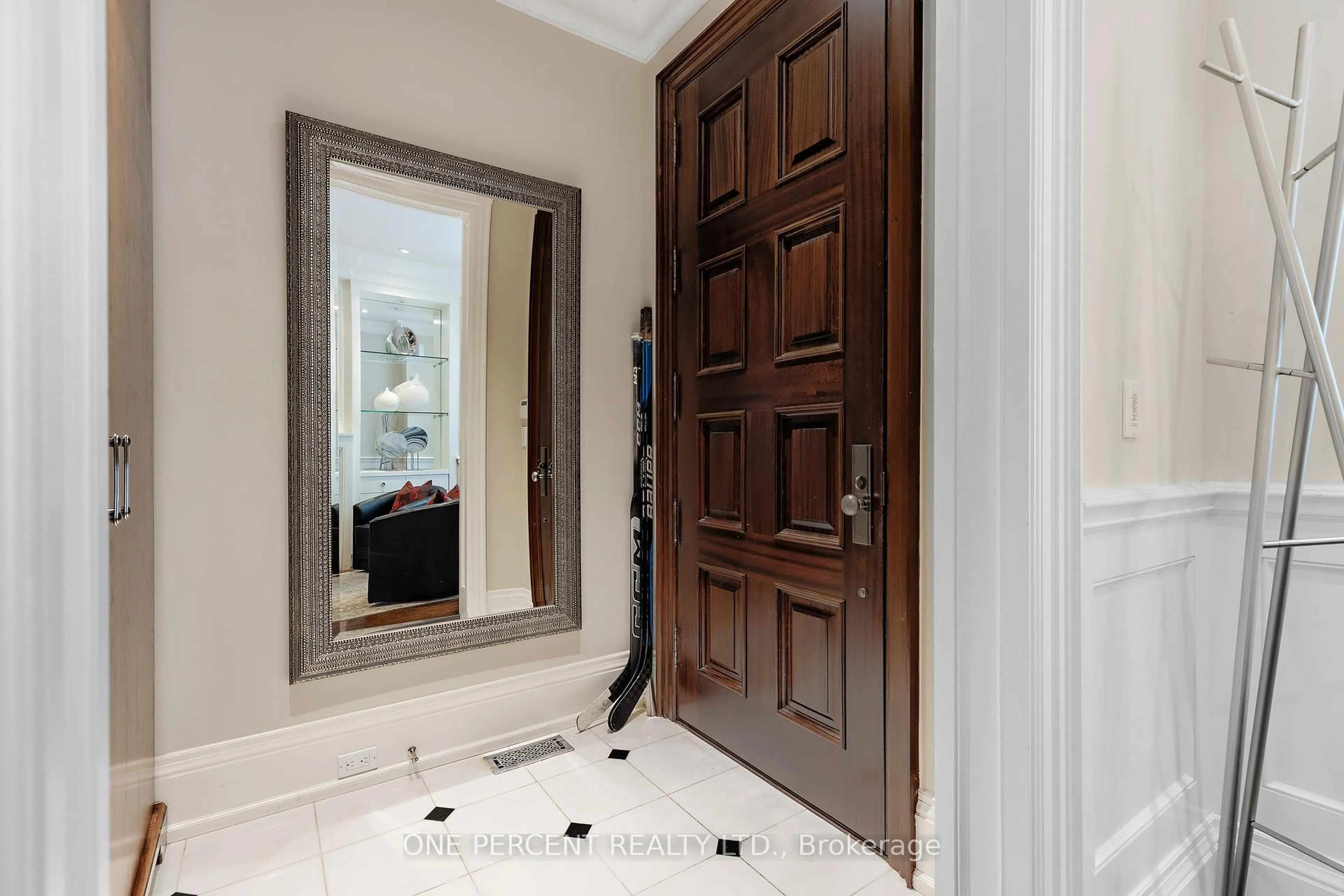 Indoor entryway for 149 Ronan Ave, Toronto Ontario M4N 2Y2