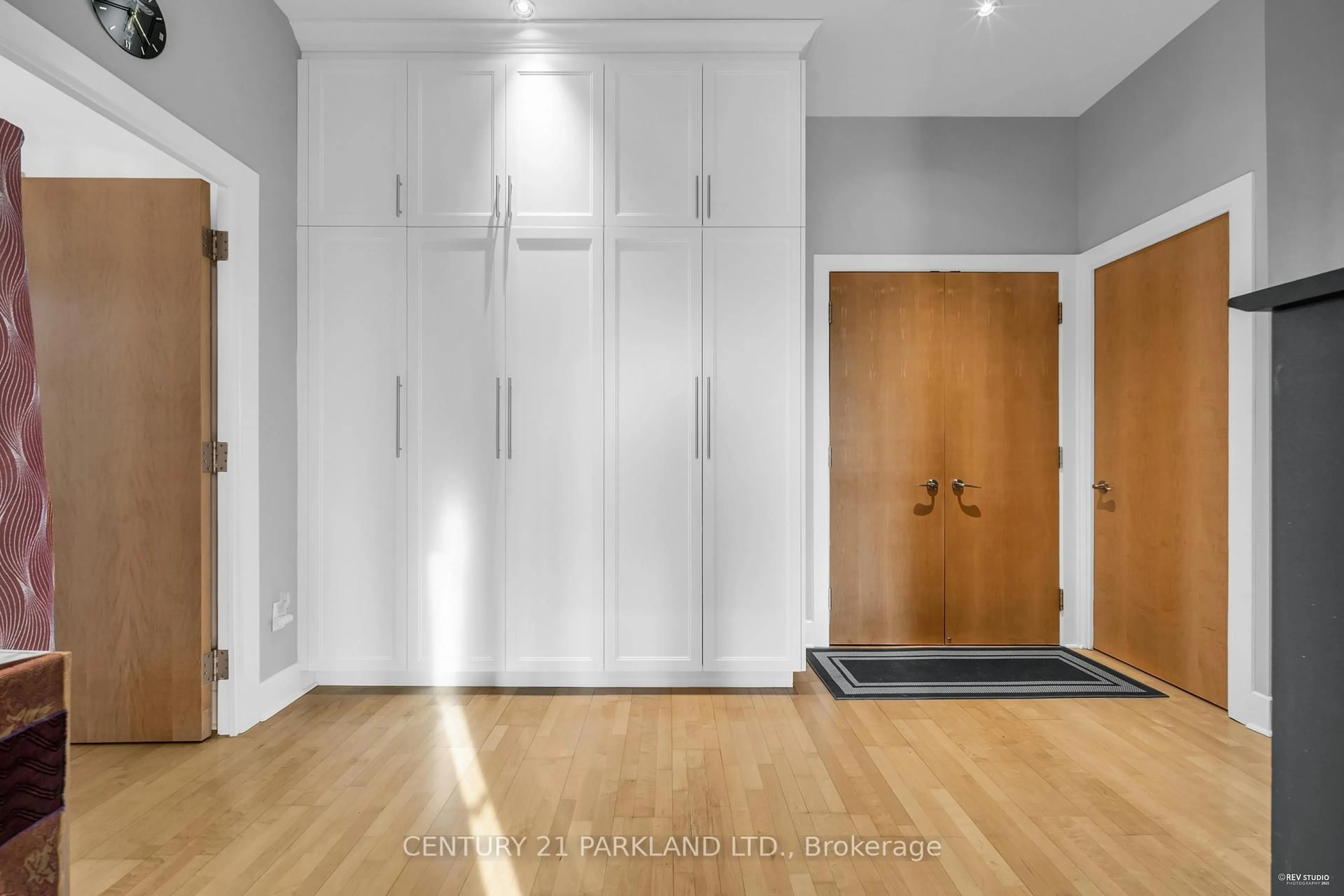 Indoor entryway for 7 Lorraine Dr #LRG 7, Toronto Ontario M2N 7H3