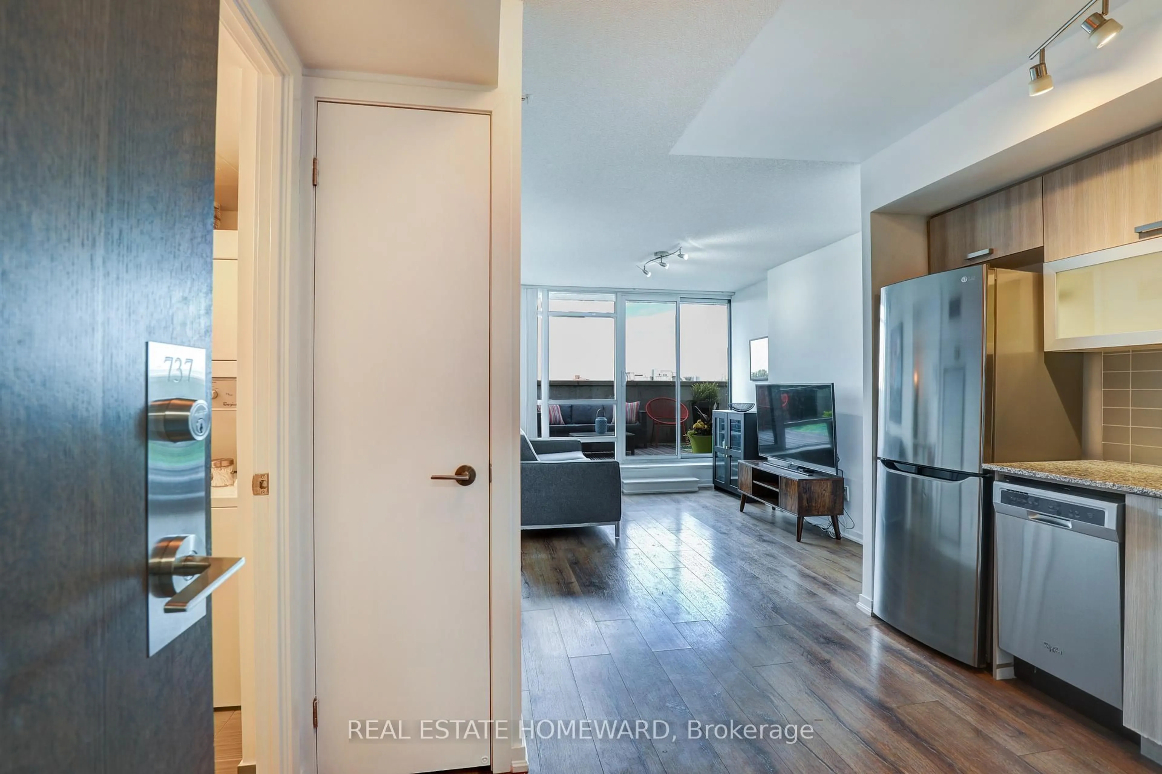 Indoor entryway for 68 Abell St #737, Toronto Ontario M6J 0B1