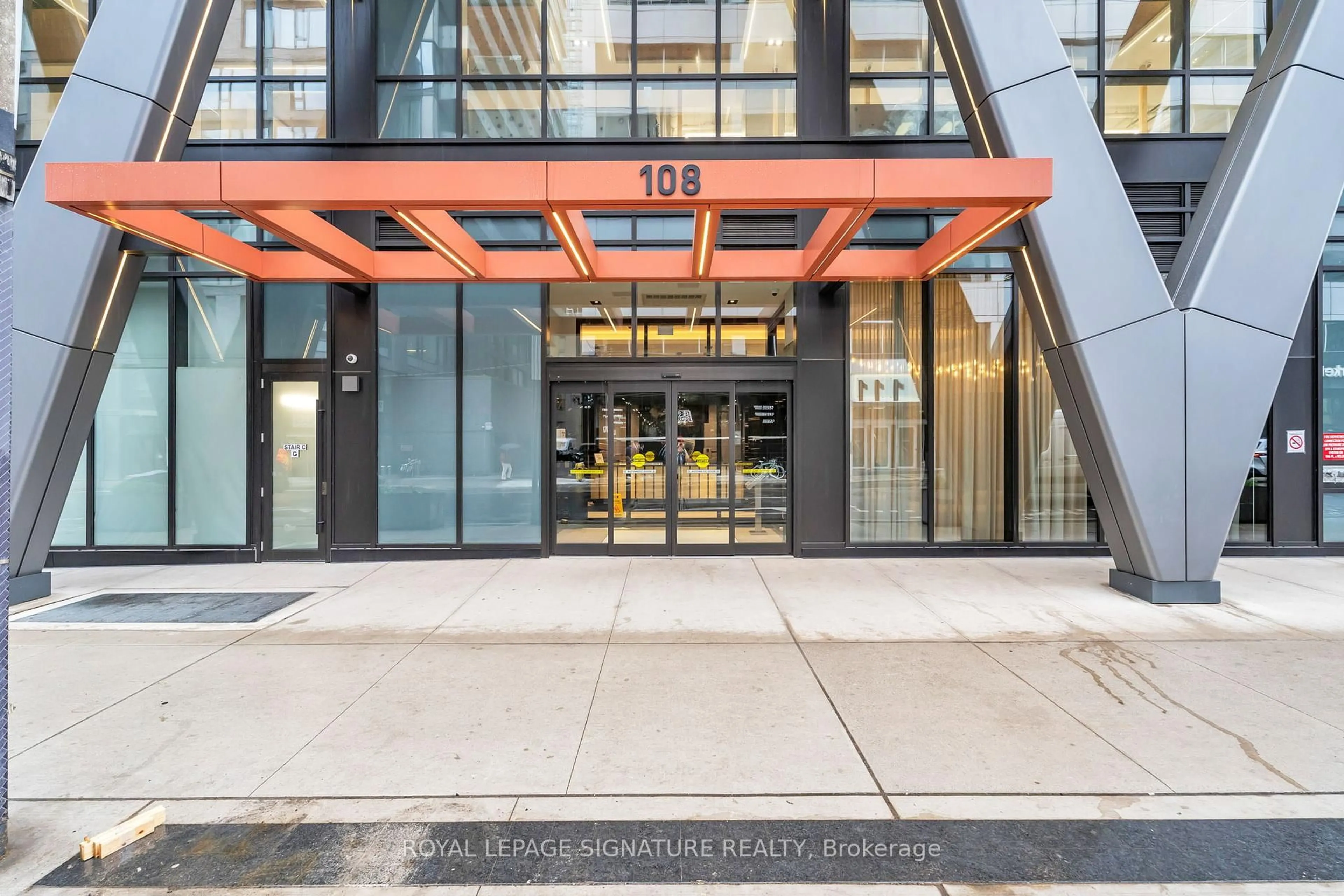 Indoor foyer for 108 Peter St #1523, Toronto Ontario M5V 0W2