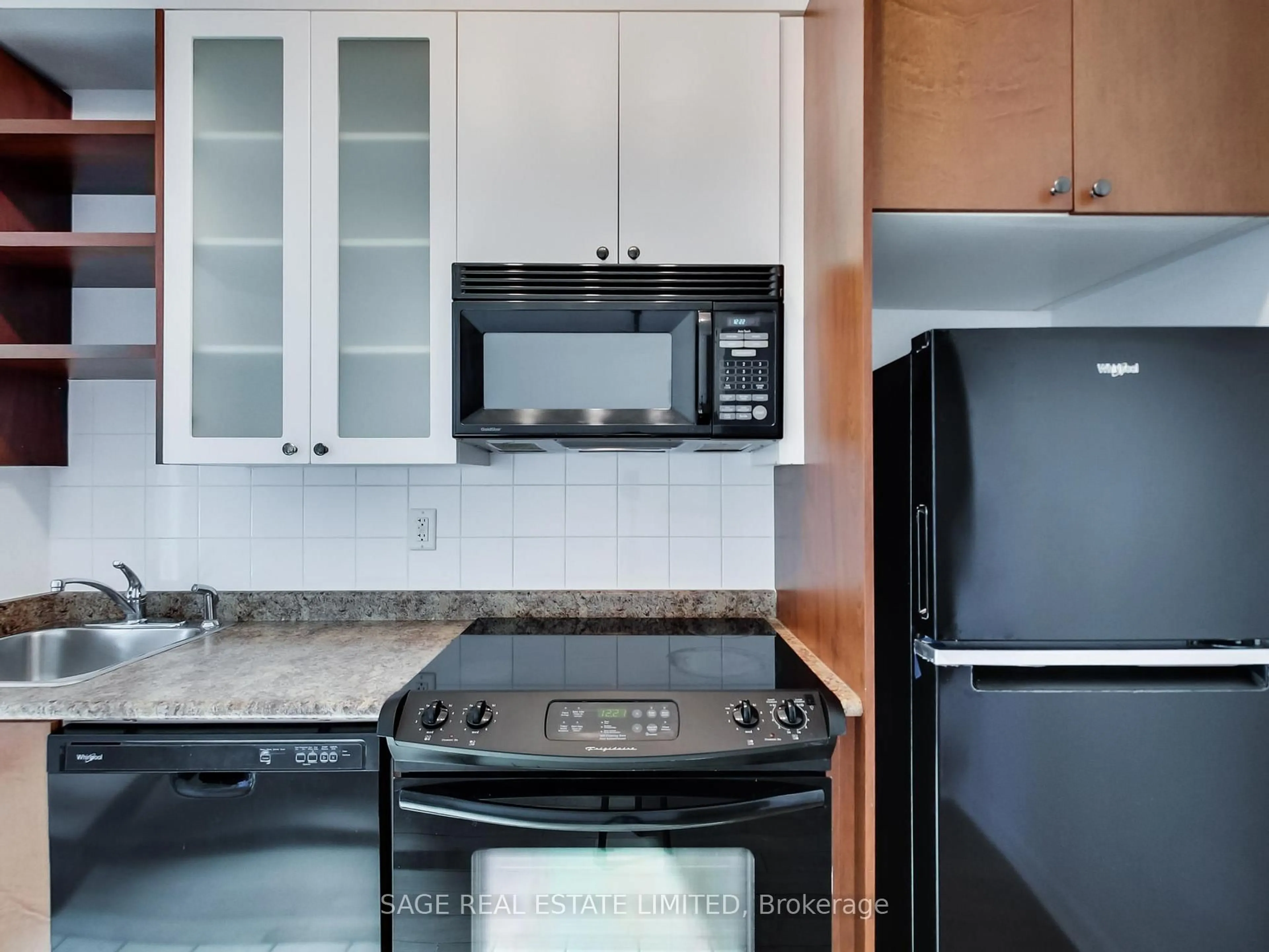 Standard kitchen, unknown for 600 Fleet St #702, Toronto Ontario M6K 3P5