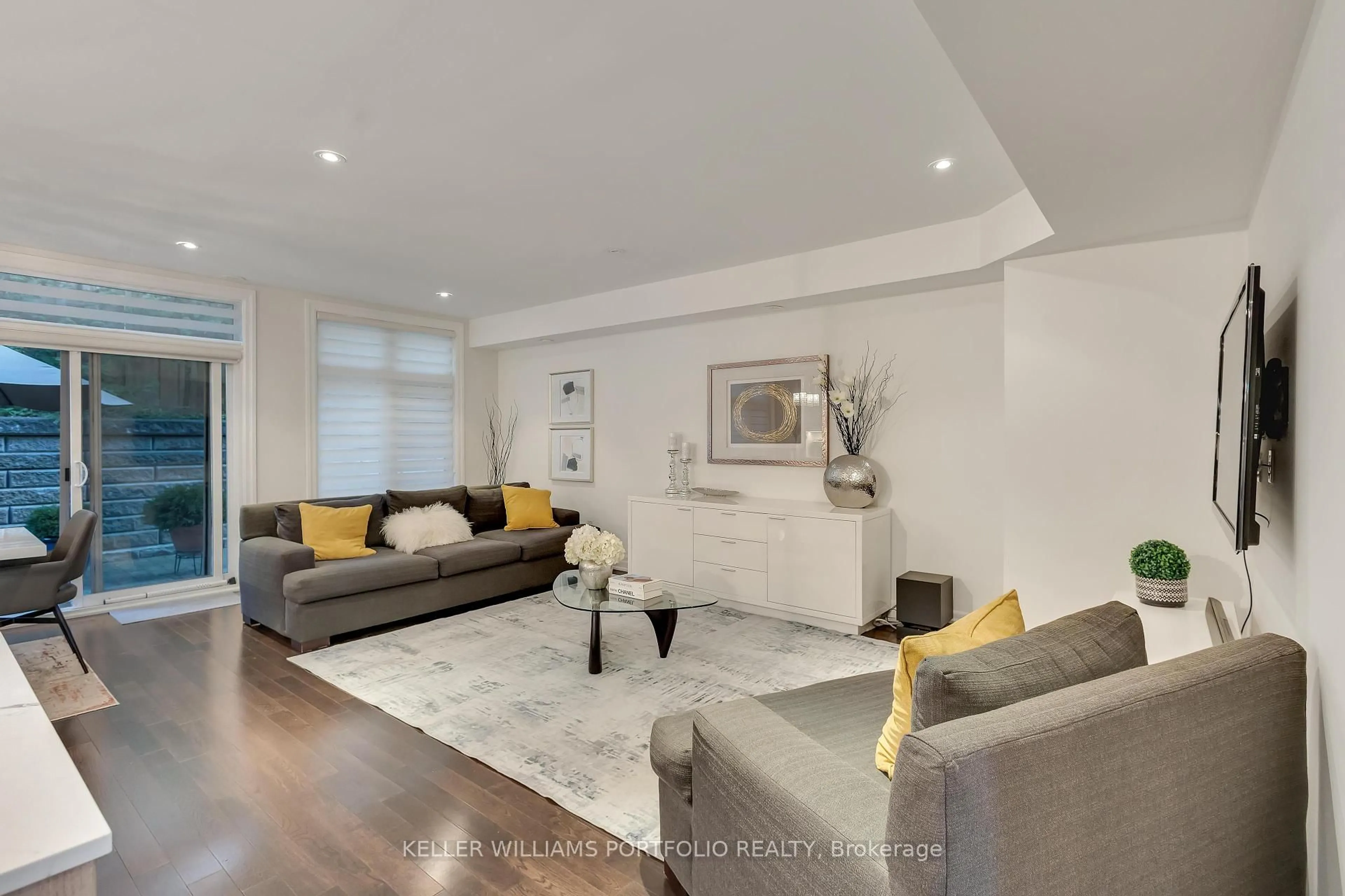 Living room with furniture, unknown for 365 Roehampton Ave #13, Toronto Ontario M4P 1S3