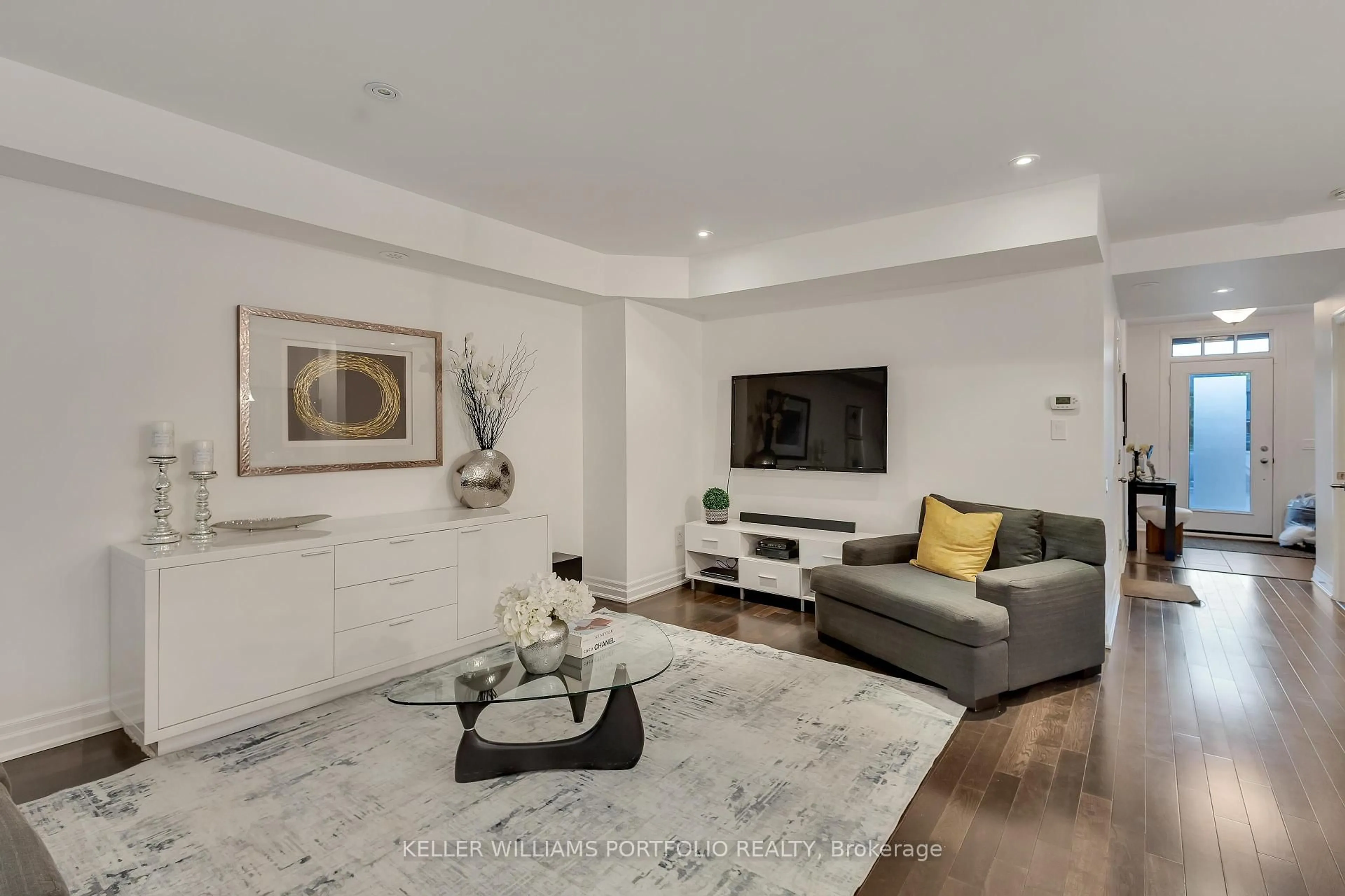 Living room with furniture, unknown for 365 Roehampton Ave #13, Toronto Ontario M4P 1S3