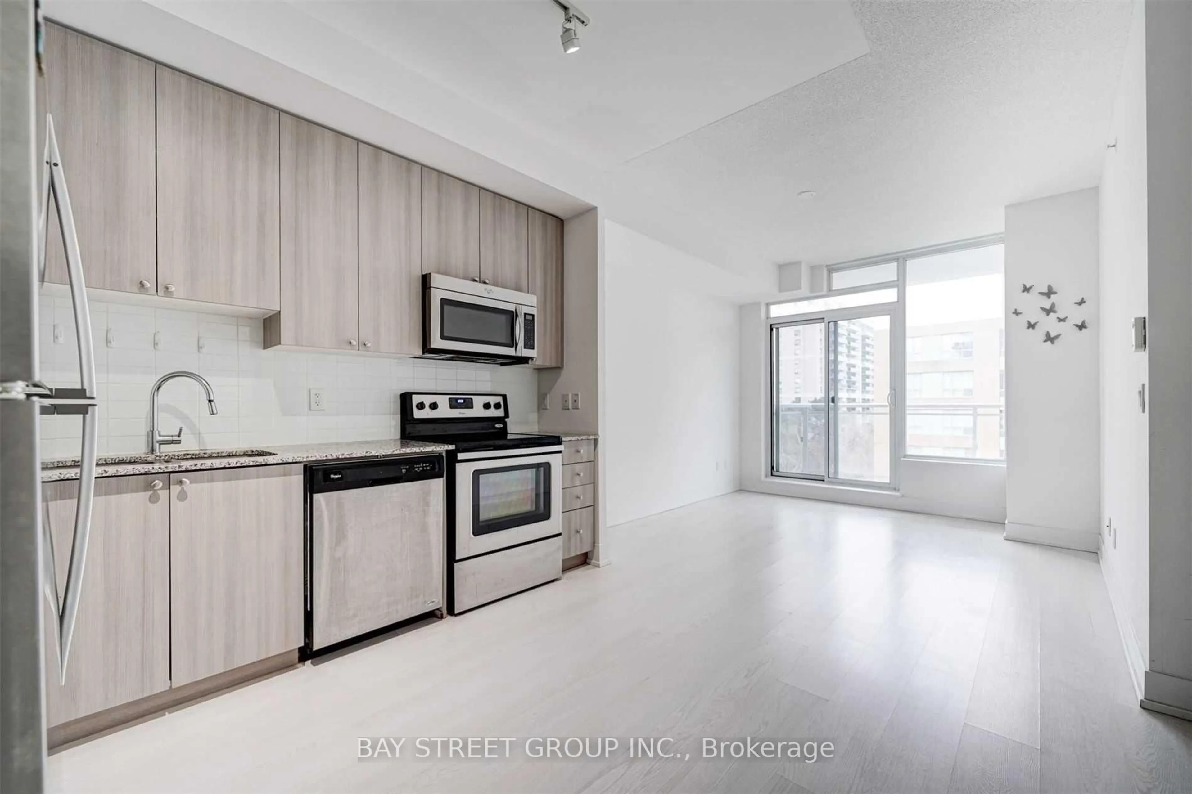Standard kitchen, unknown for 68 Merton St #615, Toronto Ontario M4S 1A1