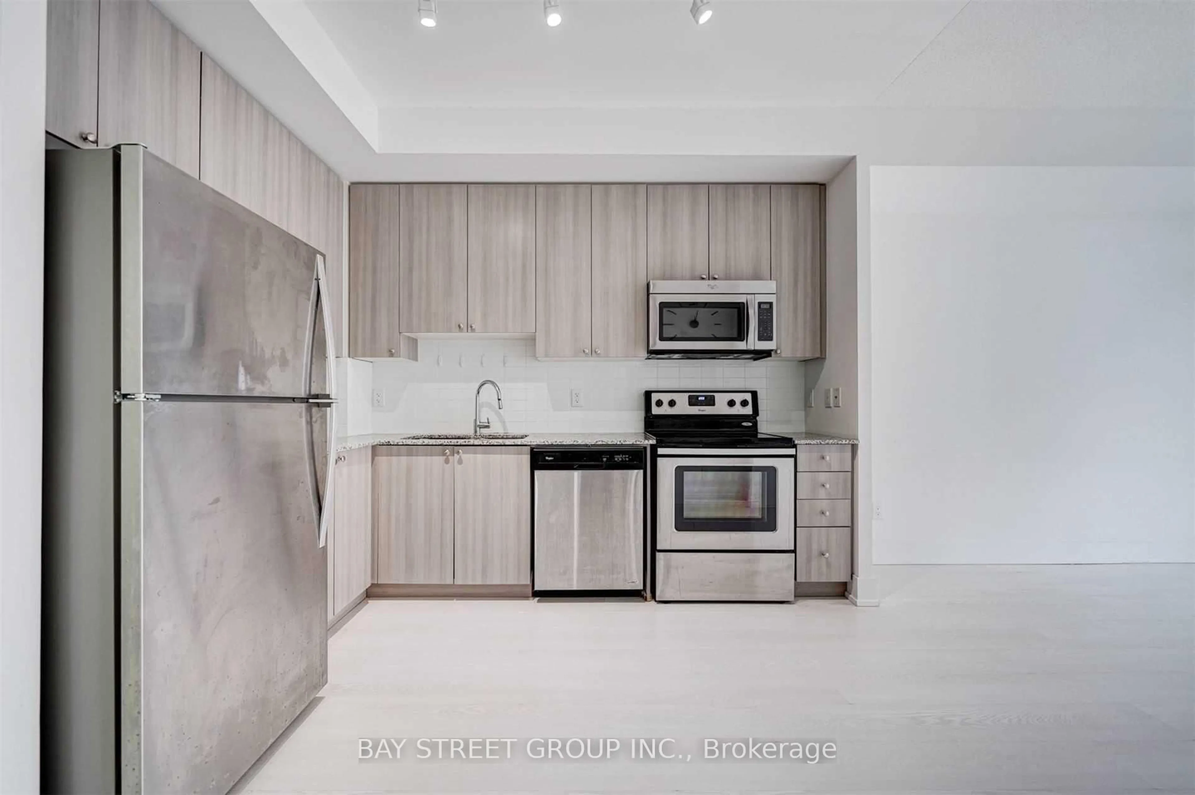 Standard kitchen, unknown for 68 Merton St #615, Toronto Ontario M4S 1A1