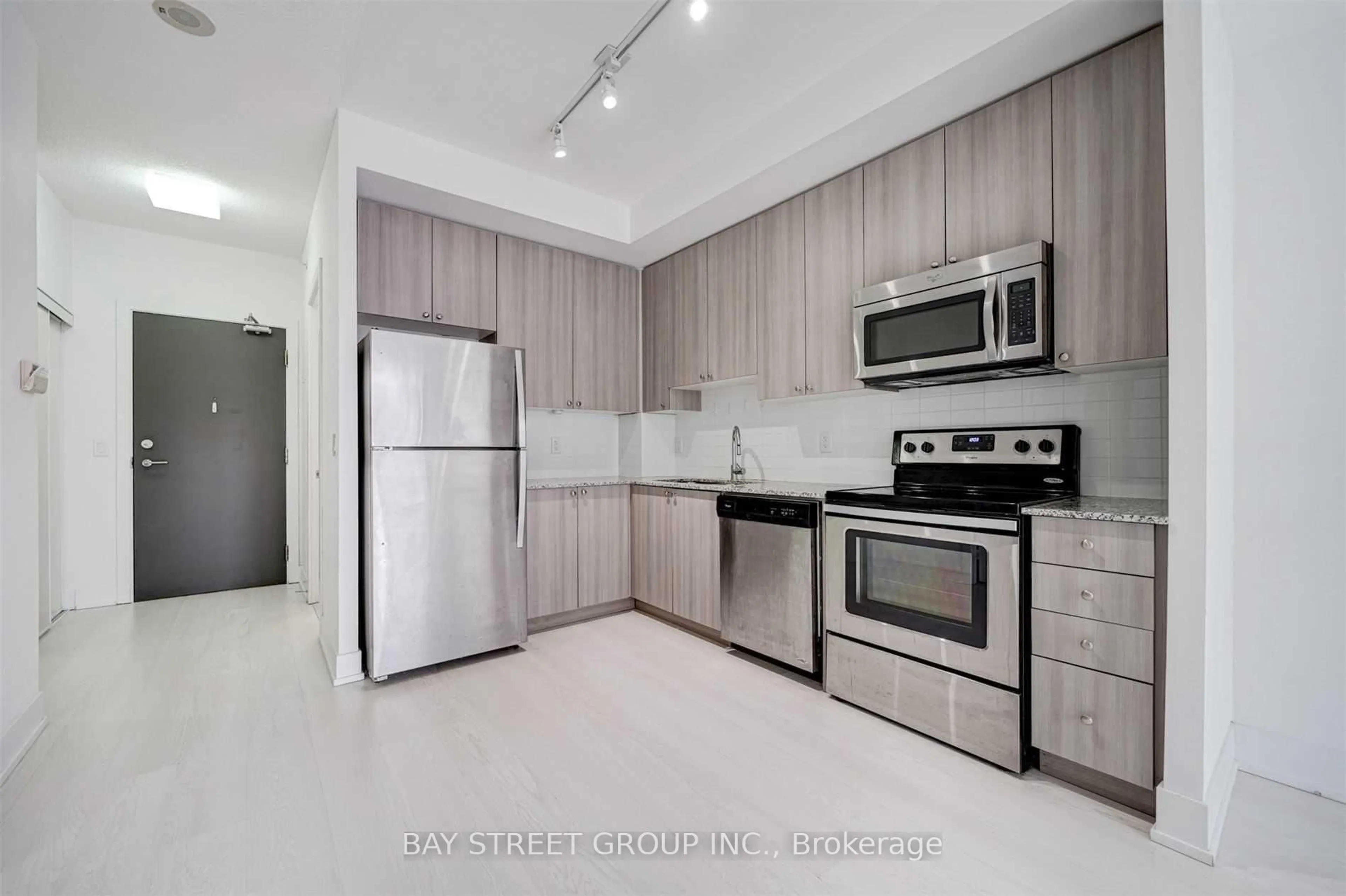 Standard kitchen, unknown for 68 Merton St #615, Toronto Ontario M4S 1A1