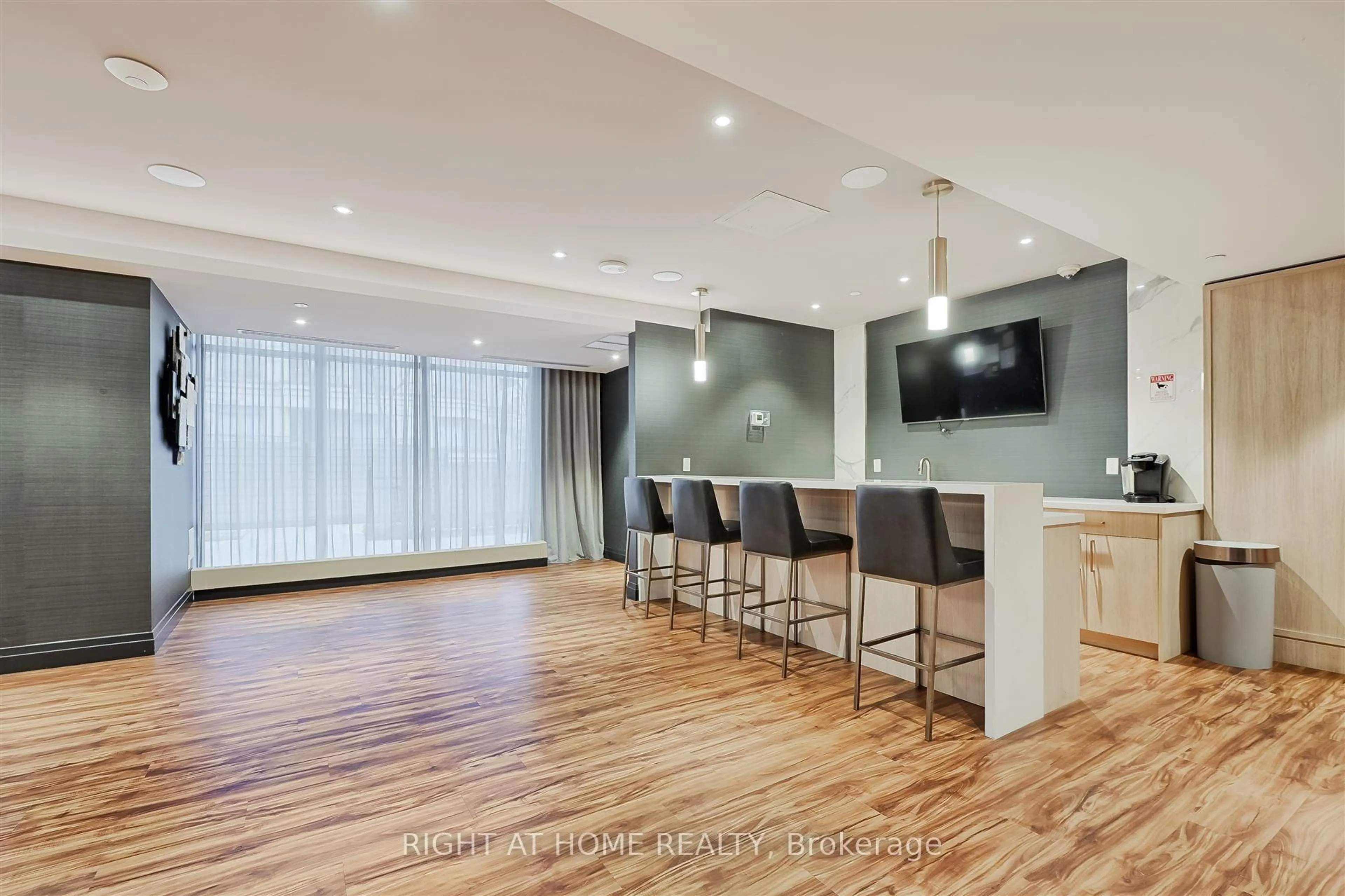Unknown for 621 Sheppard Ave #321, Toronto Ontario M2K 1B5