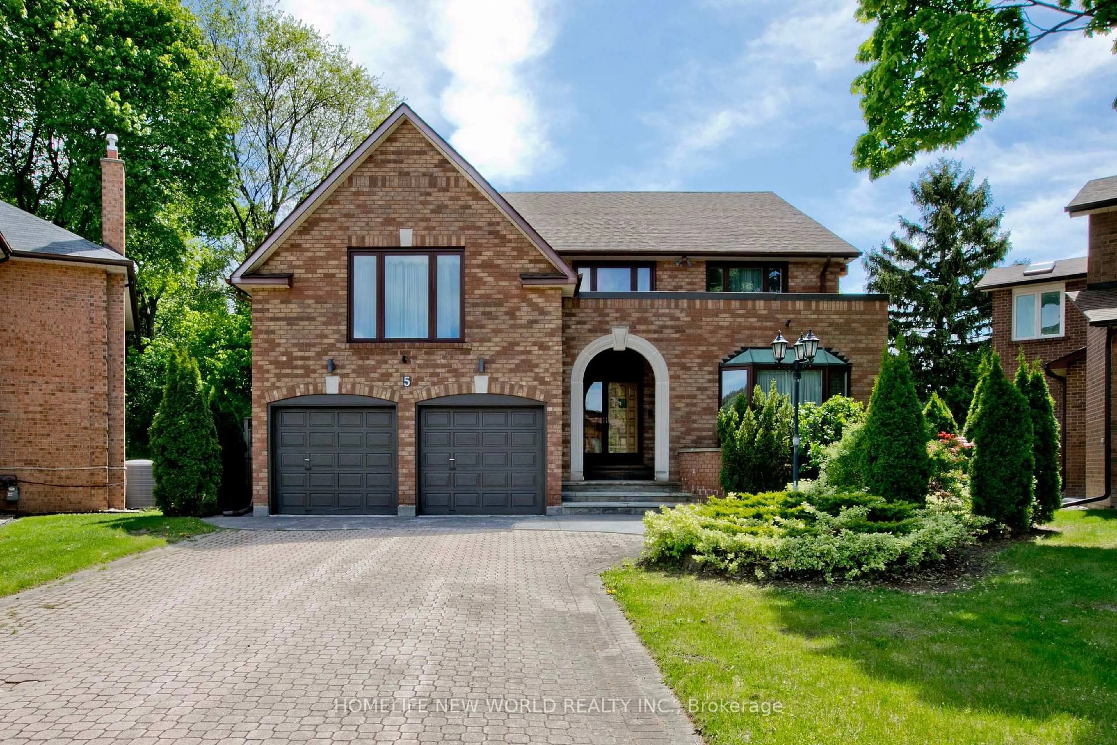 Home with brick exterior material, street for 5 Willow Heights Crt, Toronto Ontario M2M 4E8