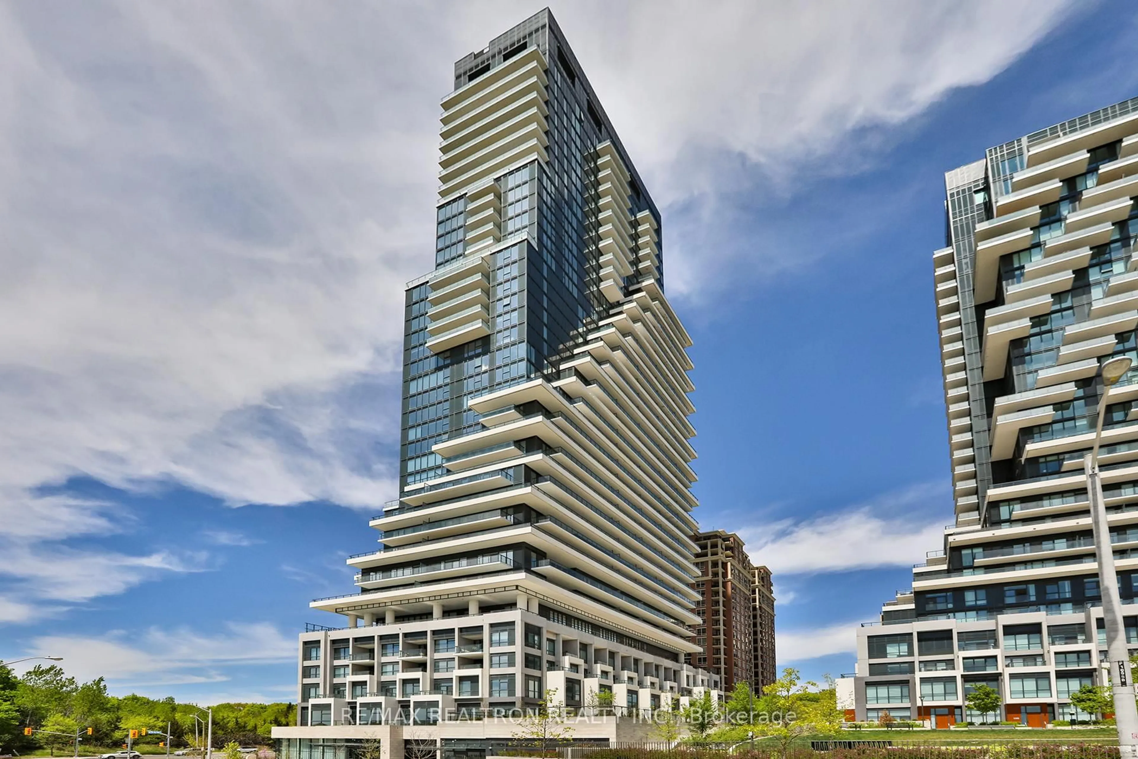 Indoor foyer for 10 Inn On The Park Dr #901, Toronto Ontario M3C 0P9